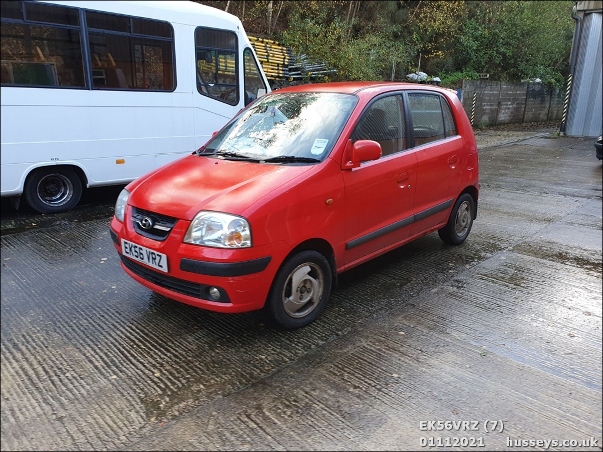 06/56 HYUNDAI AMICA CDX - 1086cc 5dr Hatchback (Red, 60k) - Image 7 of 18