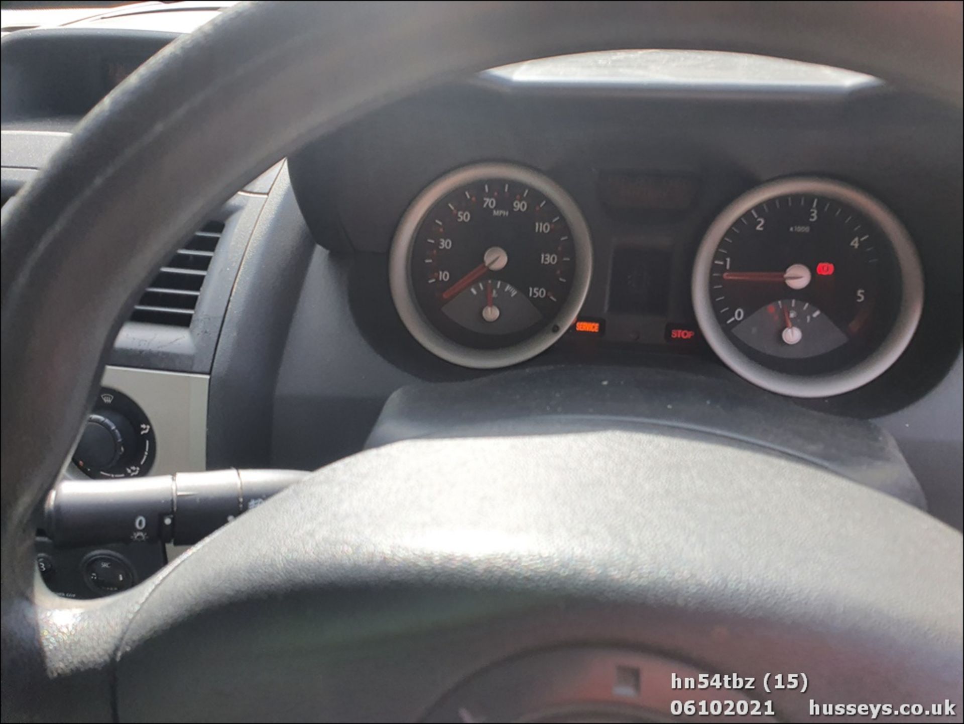 04/54 RENAULT MEGANE EXPRESSION DCI 100 - 1461cc 5dr Hatchback (Red, 130k) - Image 15 of 25