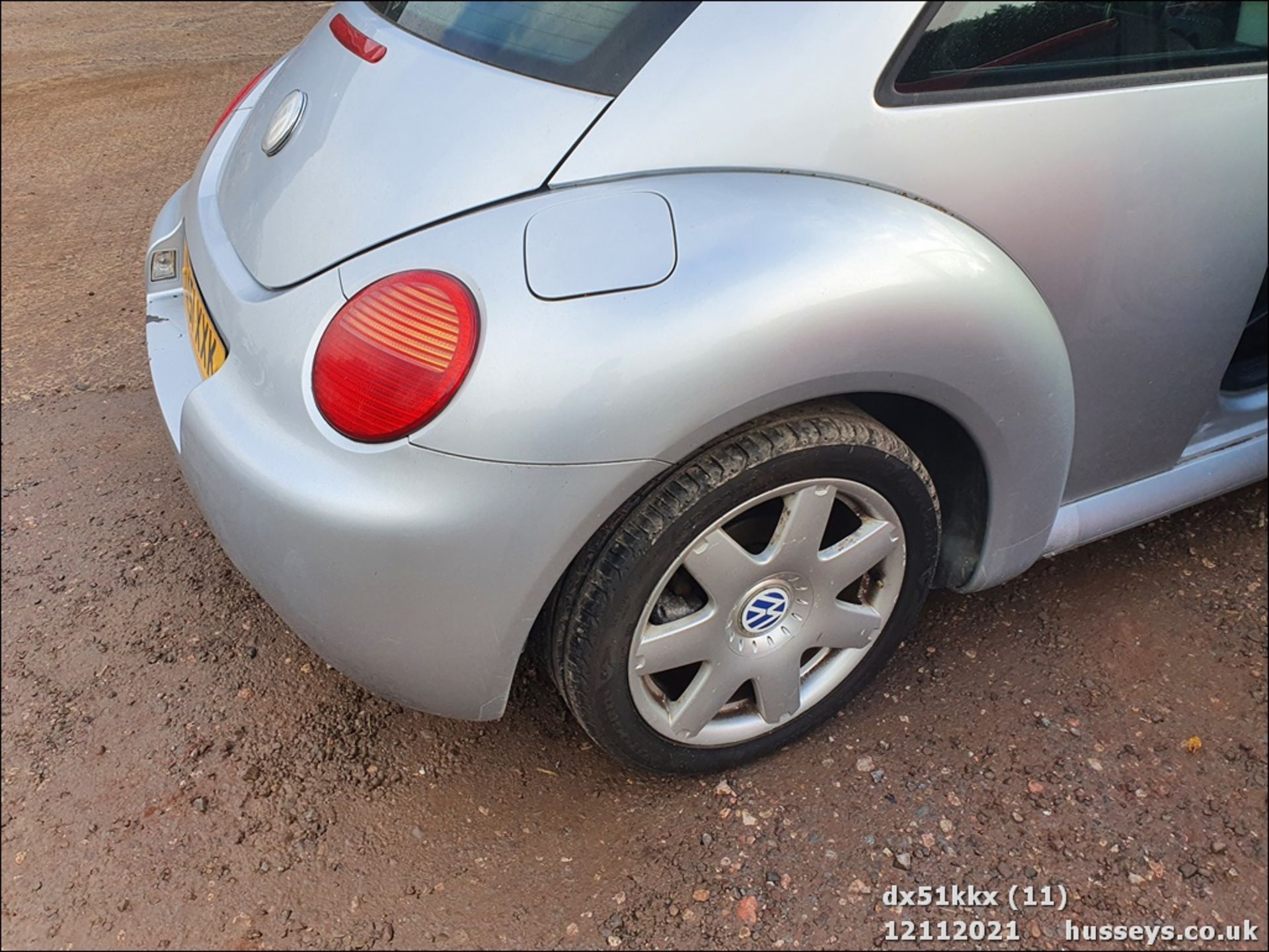 01/51 VOLKSWAGEN BEETLE V5 - 2324cc 3dr Hatchback (Silver, 177k) - Image 11 of 25