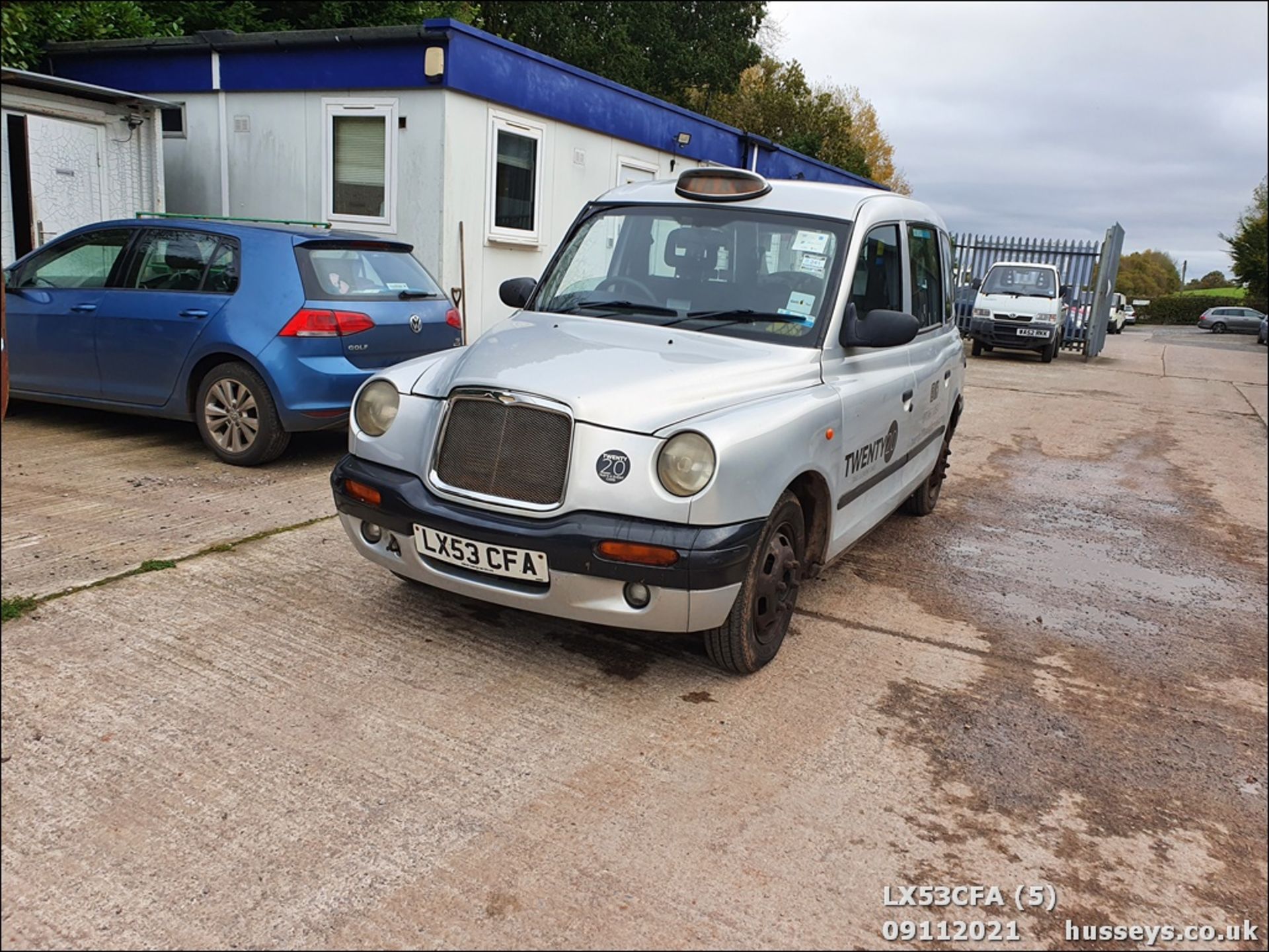 04/53 LONDON TAXIS INT TXII SILVER AUTO - 2402cc (Silver, 112k) - Image 5 of 20