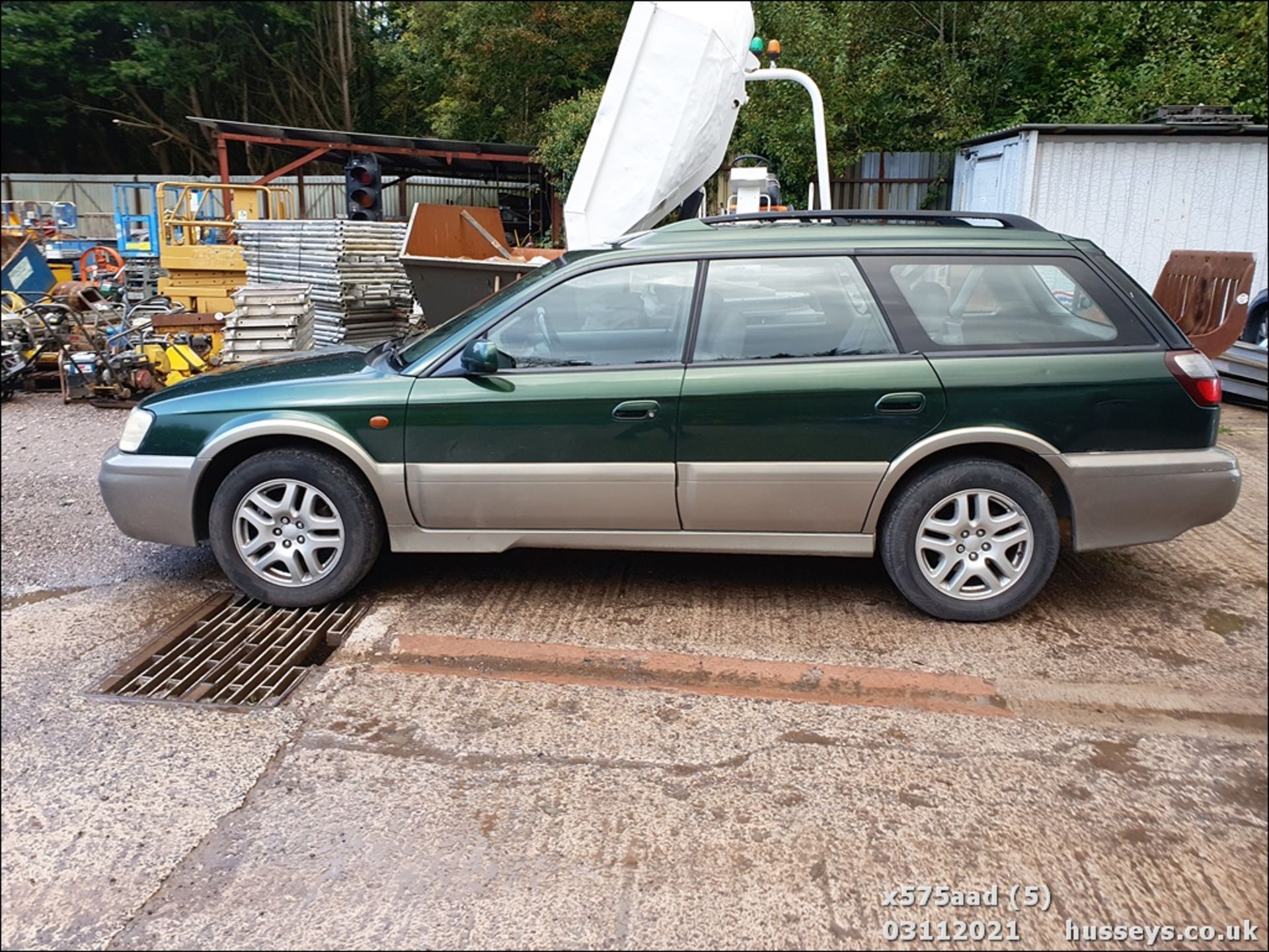 2000 SUBARU LEGACY OUTBACK AWD AUTO - 2457cc 5dr Estate (Green/grey, 93k) - Image 5 of 19