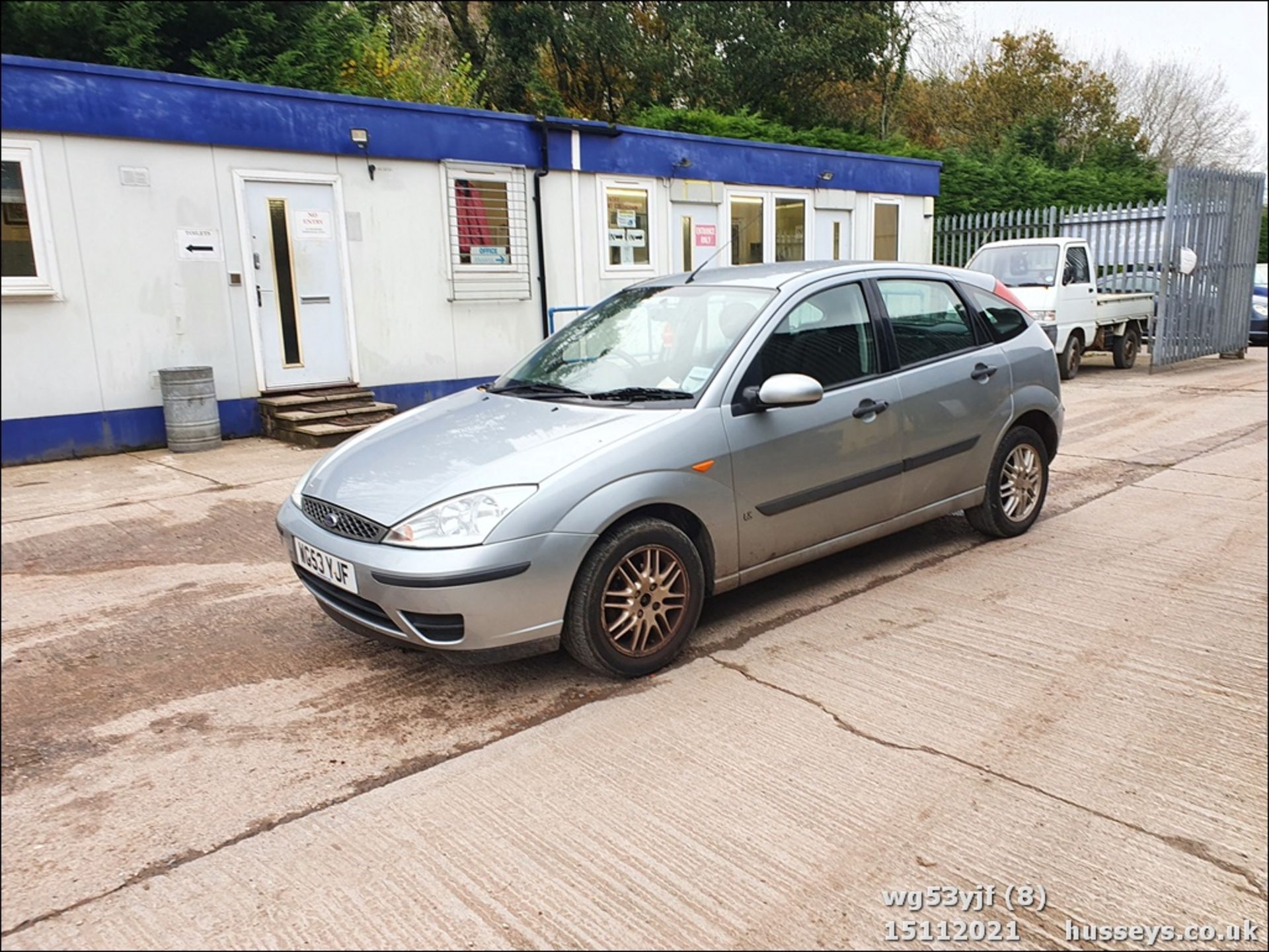 04/53 FORD FOCUS LX - 1596cc 5dr Hatchback (Silver) - Image 8 of 21