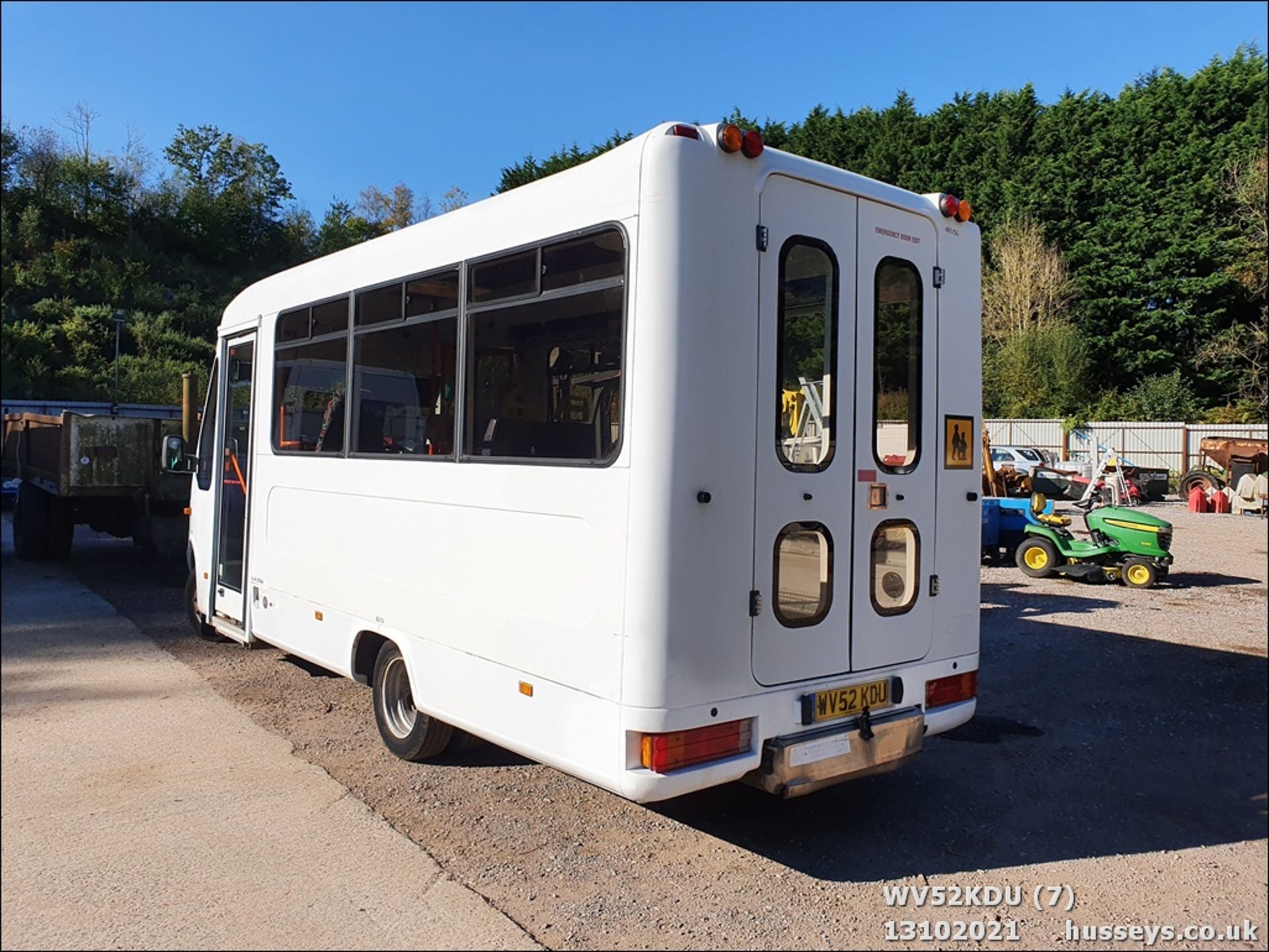 02/52 MERCEDES SPRINTER 411 CDI - 2151cc 2dr Minibus (White) - Image 2 of 16