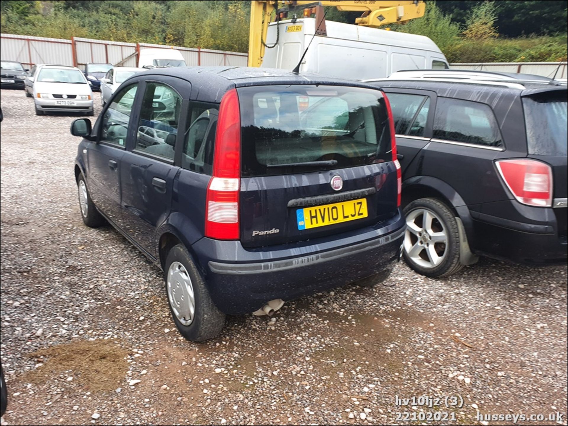 10/10 FIAT PANDA ACTIVE ECO - 1108cc 5dr Hatchback (Blue) - Image 4 of 15