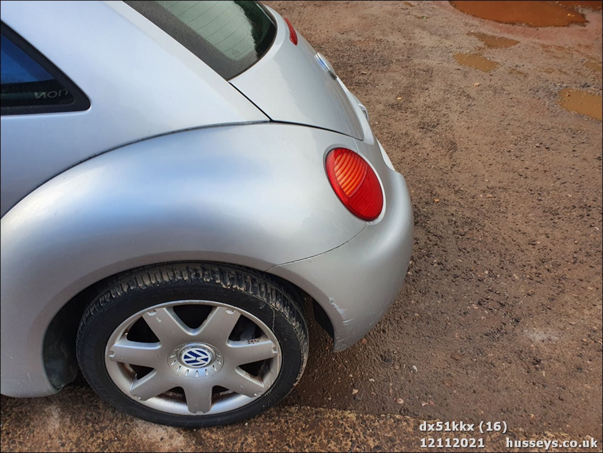 01/51 VOLKSWAGEN BEETLE V5 - 2324cc 3dr Hatchback (Silver, 177k) - Image 16 of 25