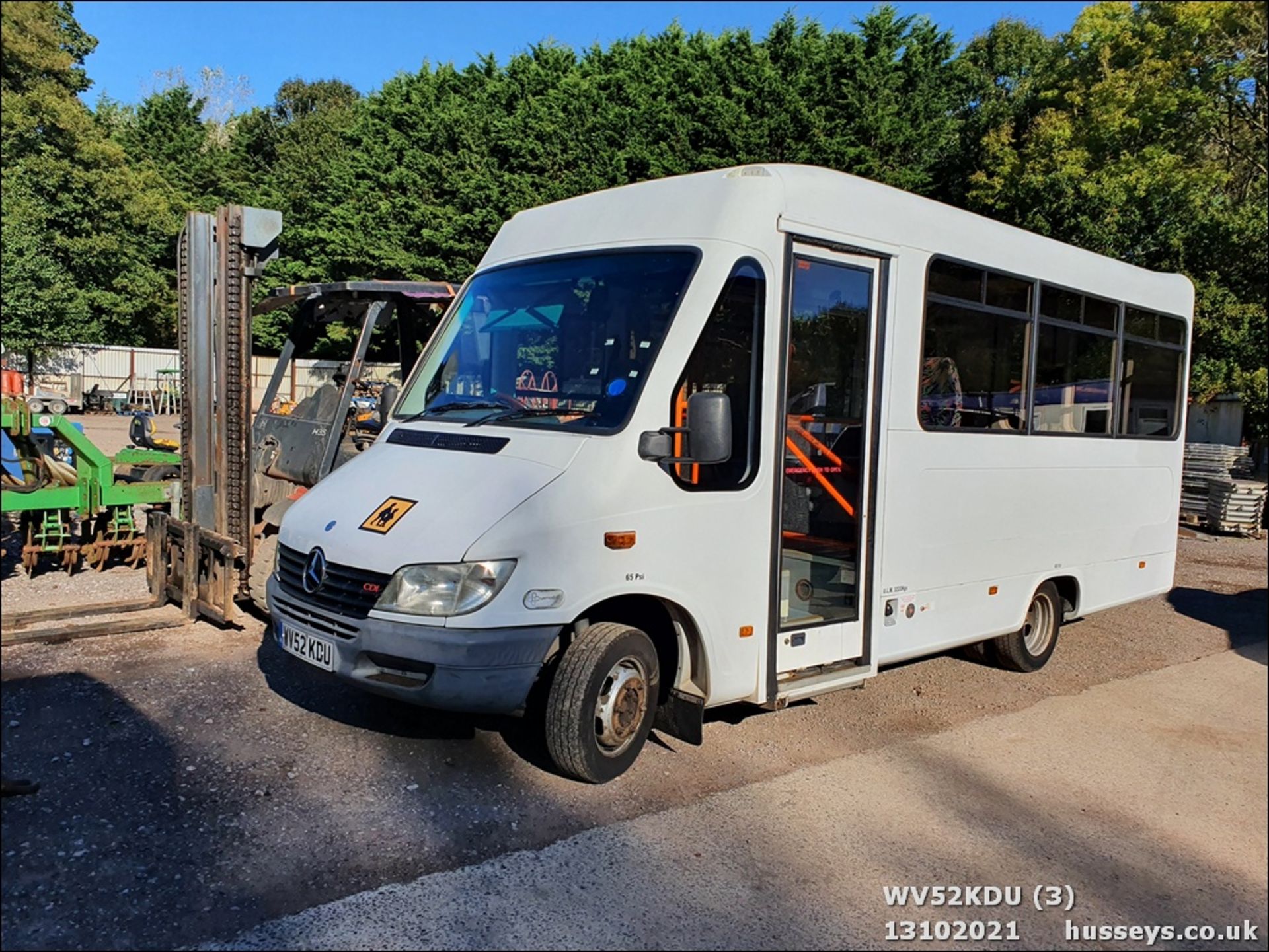 02/52 MERCEDES SPRINTER 411 CDI - 2151cc 2dr Minibus (White) - Image 5 of 16