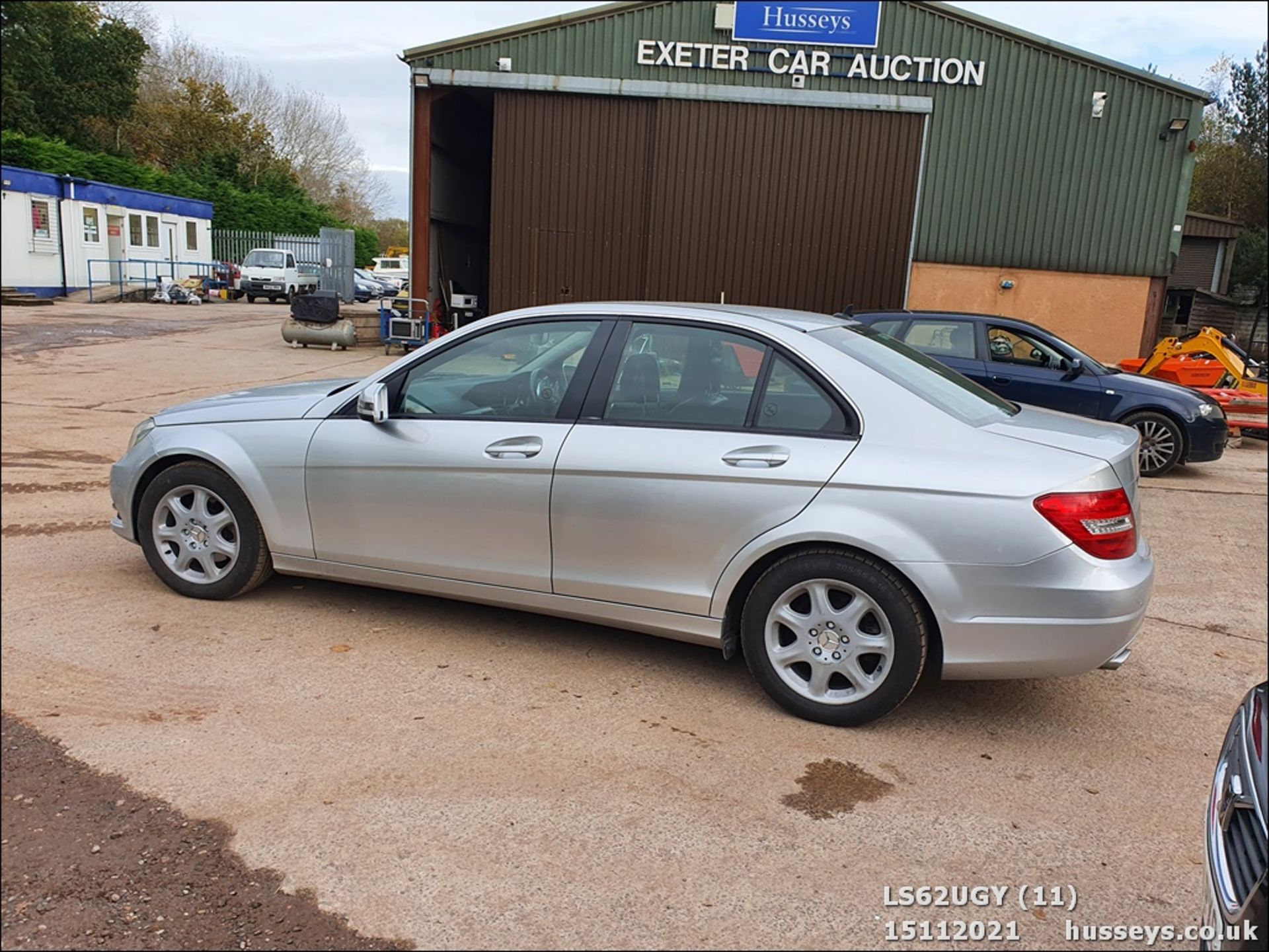 12/62 MERCEDES-BENZ C220 EXECUTIV SE CDI BLUE - 2143cc 4dr Saloon (Silver, 174k) - Image 12 of 31