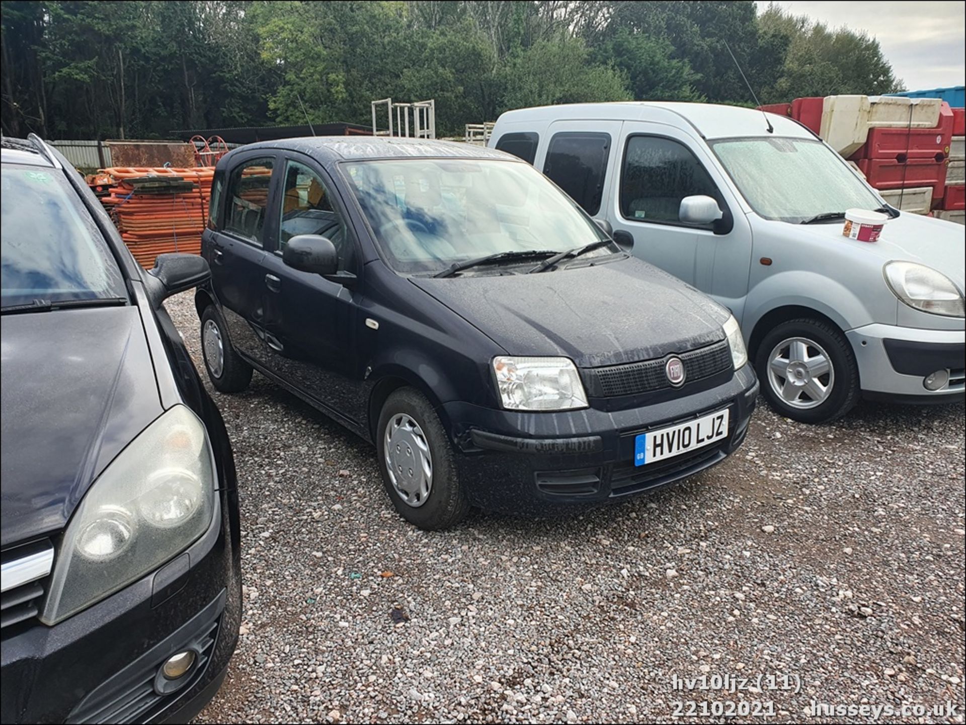 10/10 FIAT PANDA ACTIVE ECO - 1108cc 5dr Hatchback (Blue) - Image 12 of 15