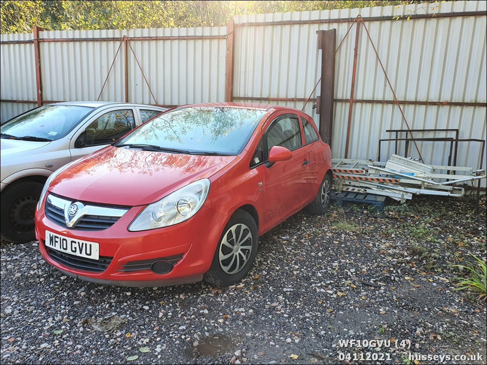 10/10 VAUXHALL CORSA S ECOFLEX - 998cc 3dr Hatchback (Red) - Image 4 of 13