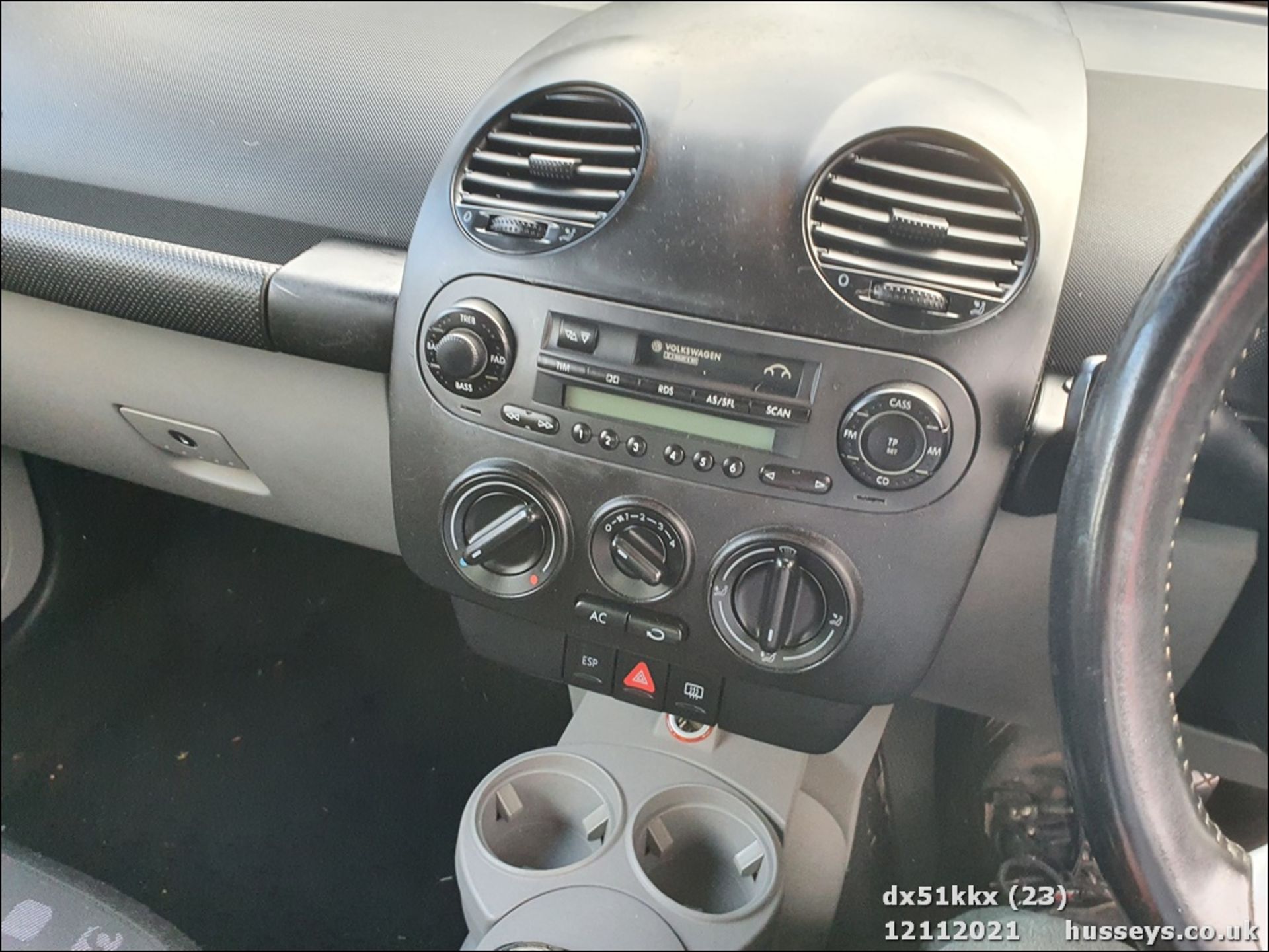 01/51 VOLKSWAGEN BEETLE V5 - 2324cc 3dr Hatchback (Silver, 177k) - Image 23 of 25