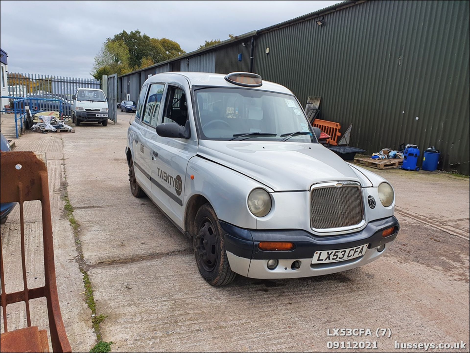 04/53 LONDON TAXIS INT TXII SILVER AUTO - 2402cc (Silver, 112k) - Image 7 of 20