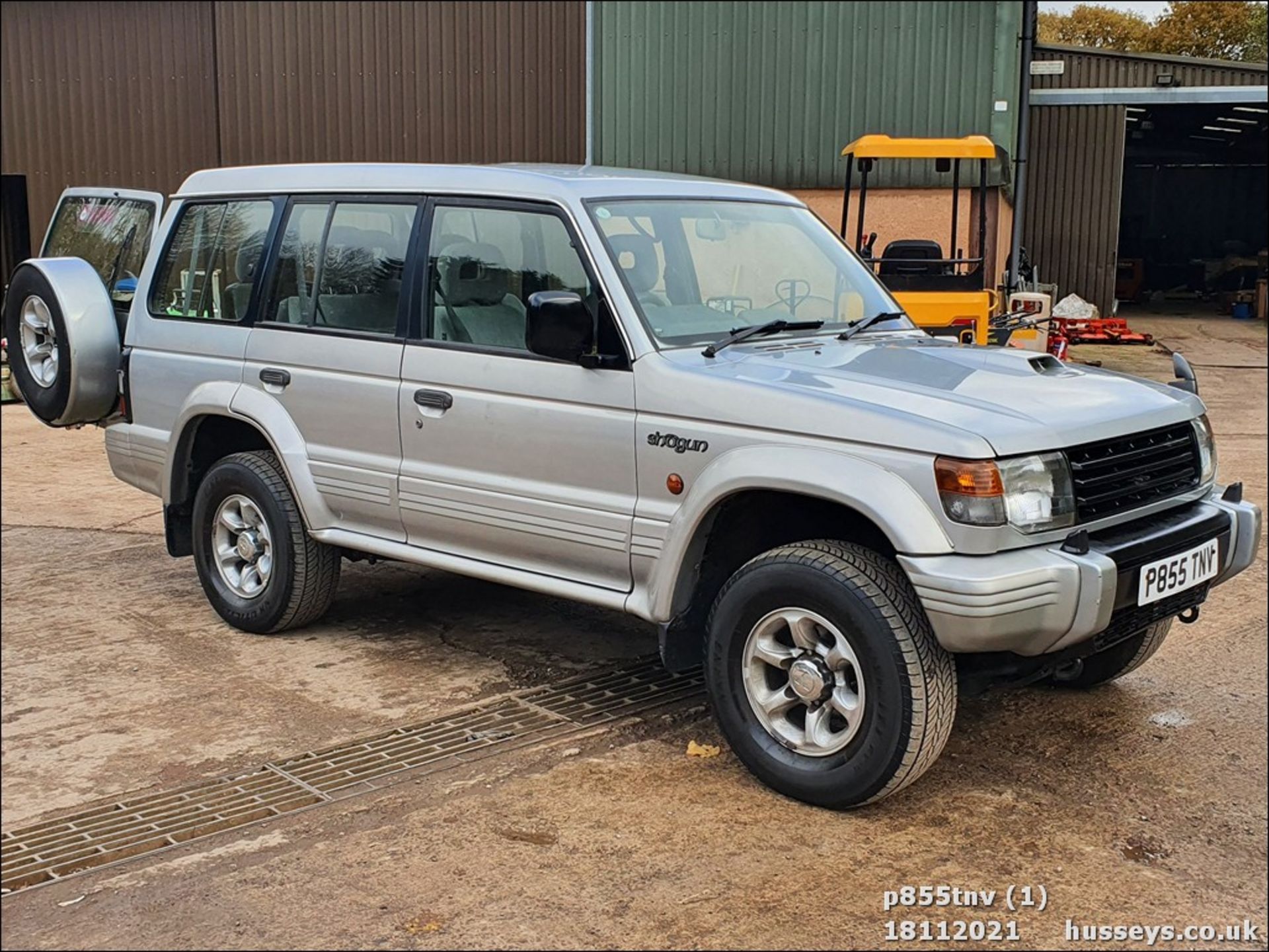 1997 MITSUBISHI SHOGUN GLS LWB - 2835cc 5dr Estate (Silver, 177k) - Image 17 of 42