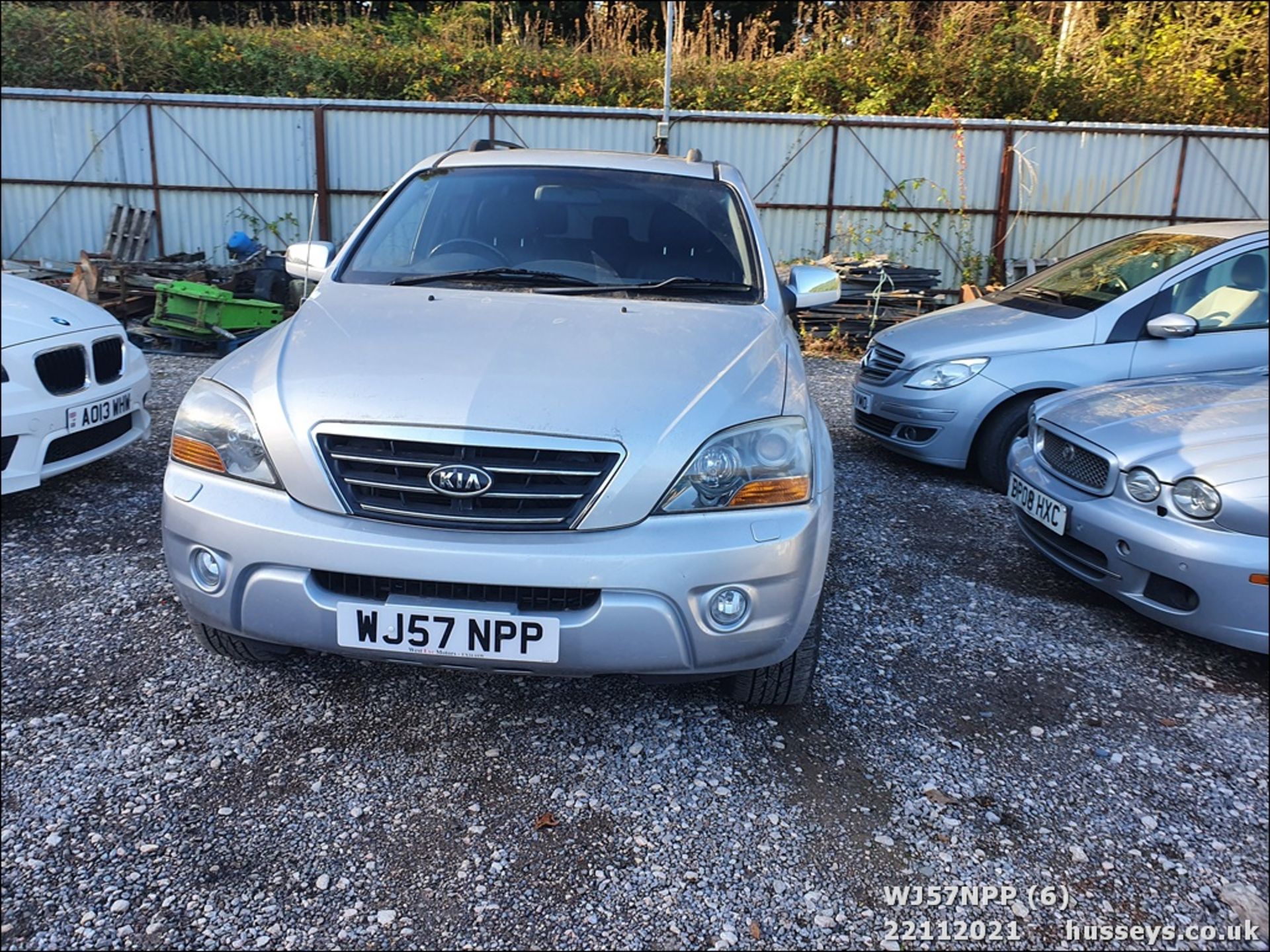 07/57 KIA SORENTO TITAN CRDI - 2497cc 5dr Estate (Silver, 107k) - Image 6 of 26