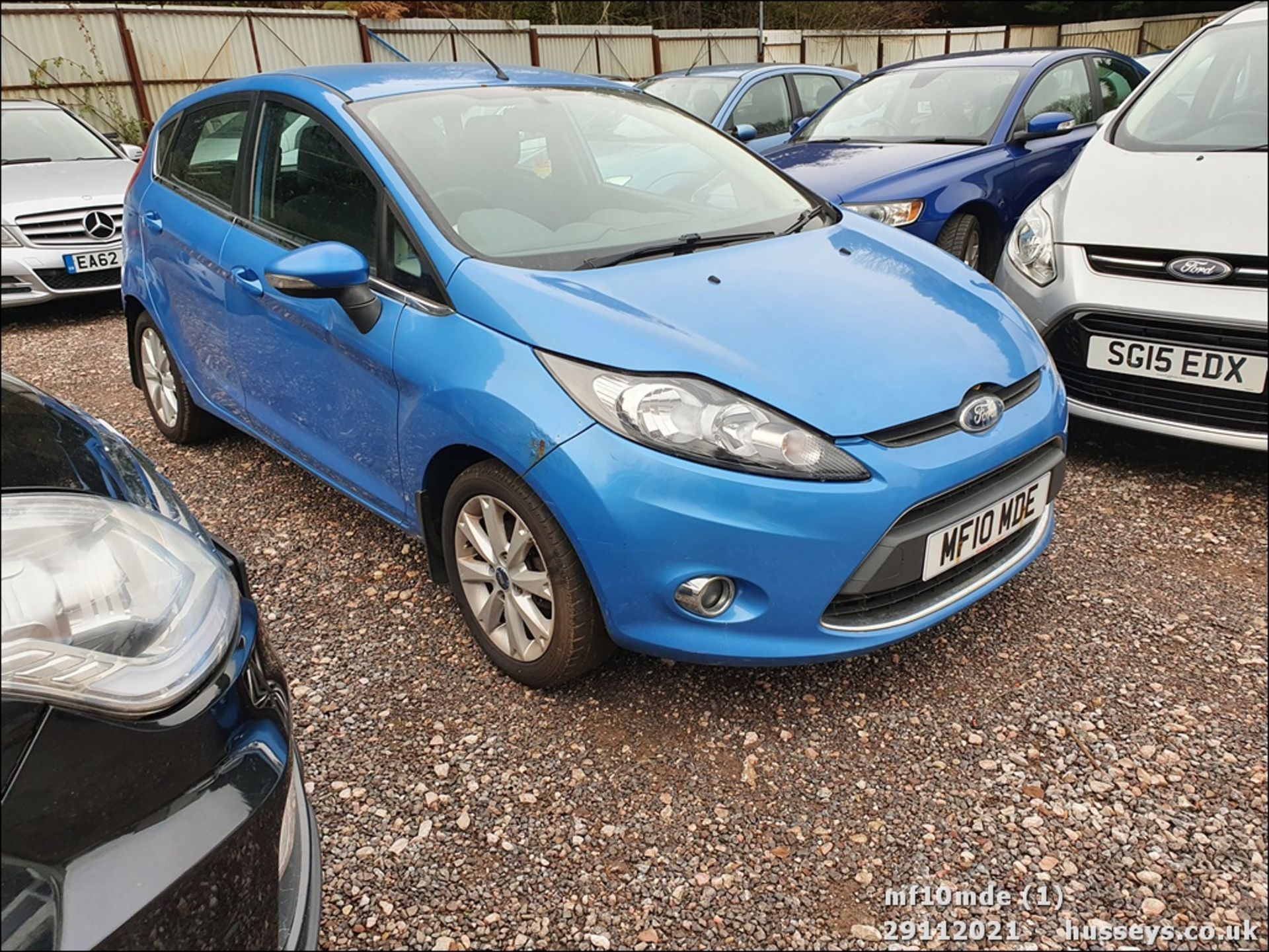 10/10 FORD FIESTA ZETEC - 1242cc 5dr Hatchback (Blue) - Image 2 of 25