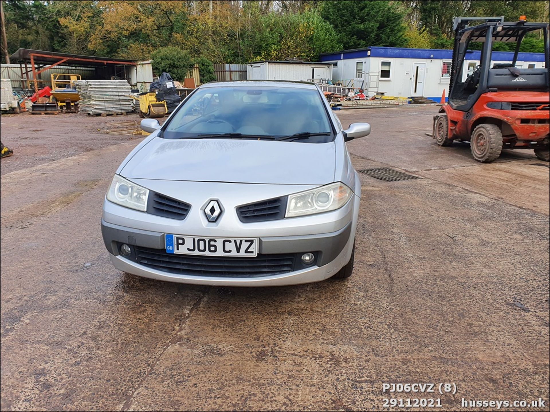 06/06 RENAULT MEGANE DYNAMIQUE - 1598cc 2dr Convertible (Silver, 73k) - Image 8 of 28