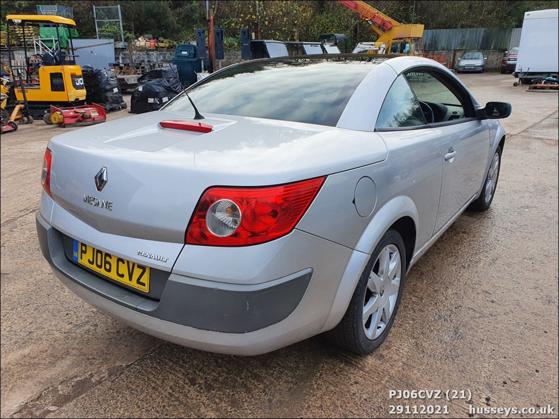 06/06 RENAULT MEGANE DYNAMIQUE - 1598cc 2dr Convertible (Silver, 73k) - Image 21 of 28