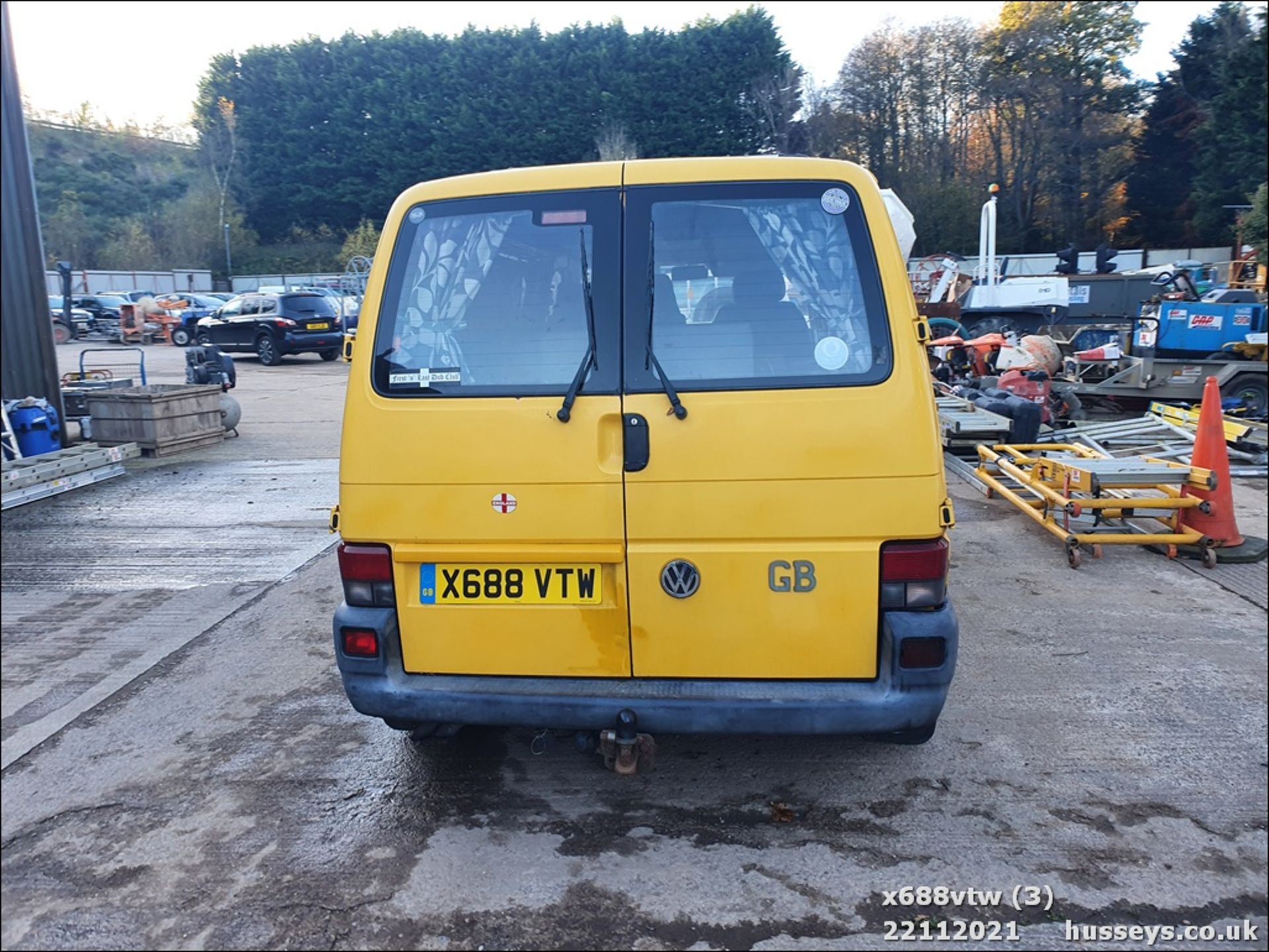 2000 VOLKSWAGEN TRANSPORTER TDI SWB - 2461cc 5dr Van (Yellow, 255k) - Image 4 of 28