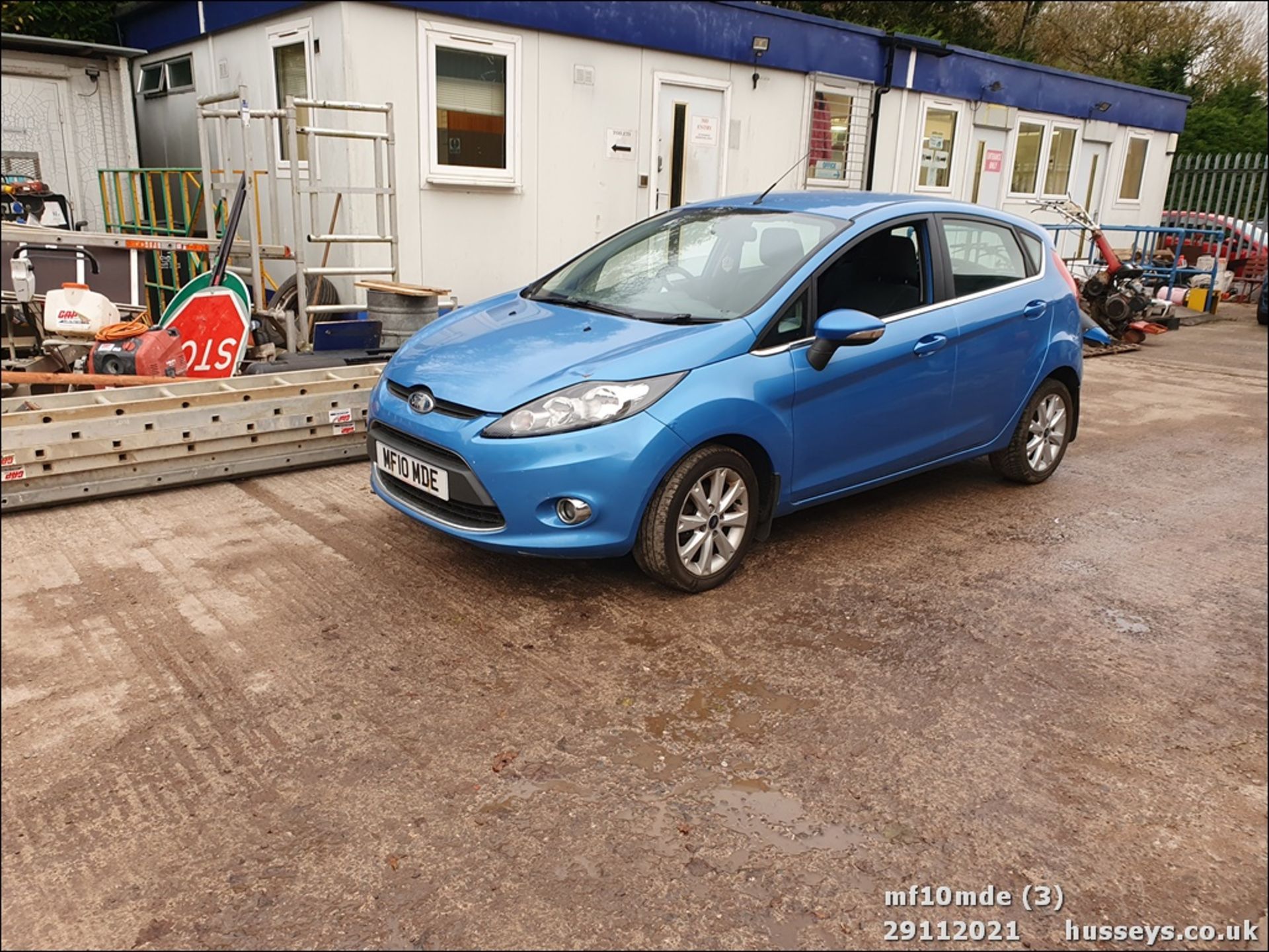 10/10 FORD FIESTA ZETEC - 1242cc 5dr Hatchback (Blue) - Image 3 of 25