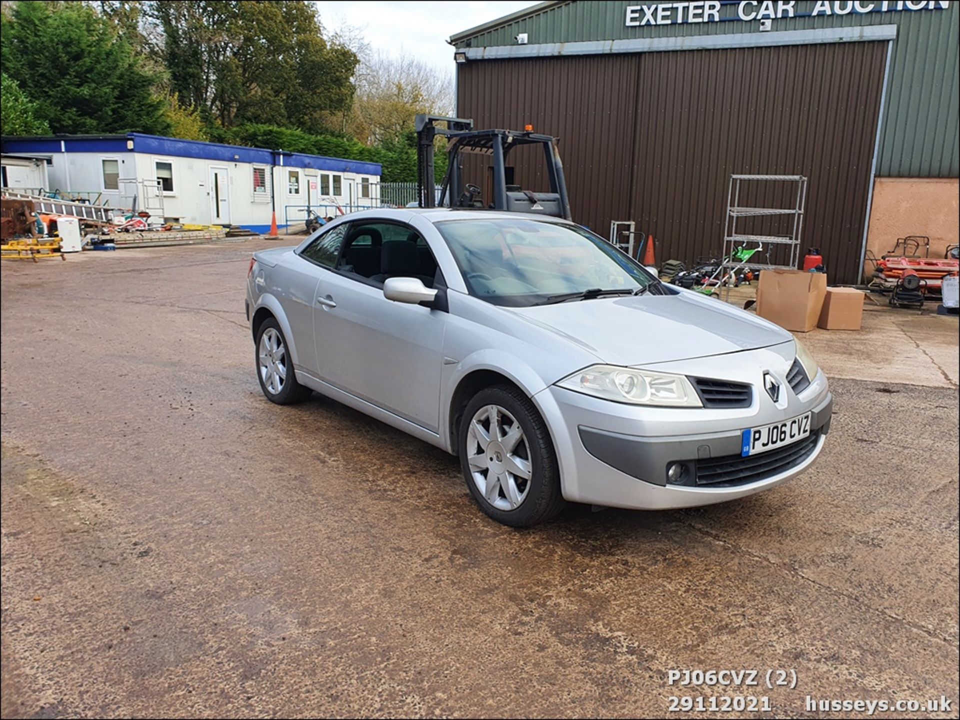 06/06 RENAULT MEGANE DYNAMIQUE - 1598cc 2dr Convertible (Silver, 73k) - Image 2 of 28