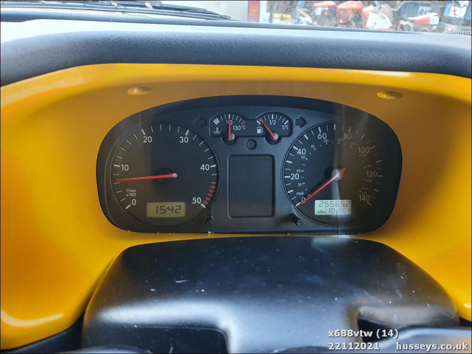 2000 VOLKSWAGEN TRANSPORTER TDI SWB - 2461cc 5dr Van (Yellow, 255k) - Image 15 of 28