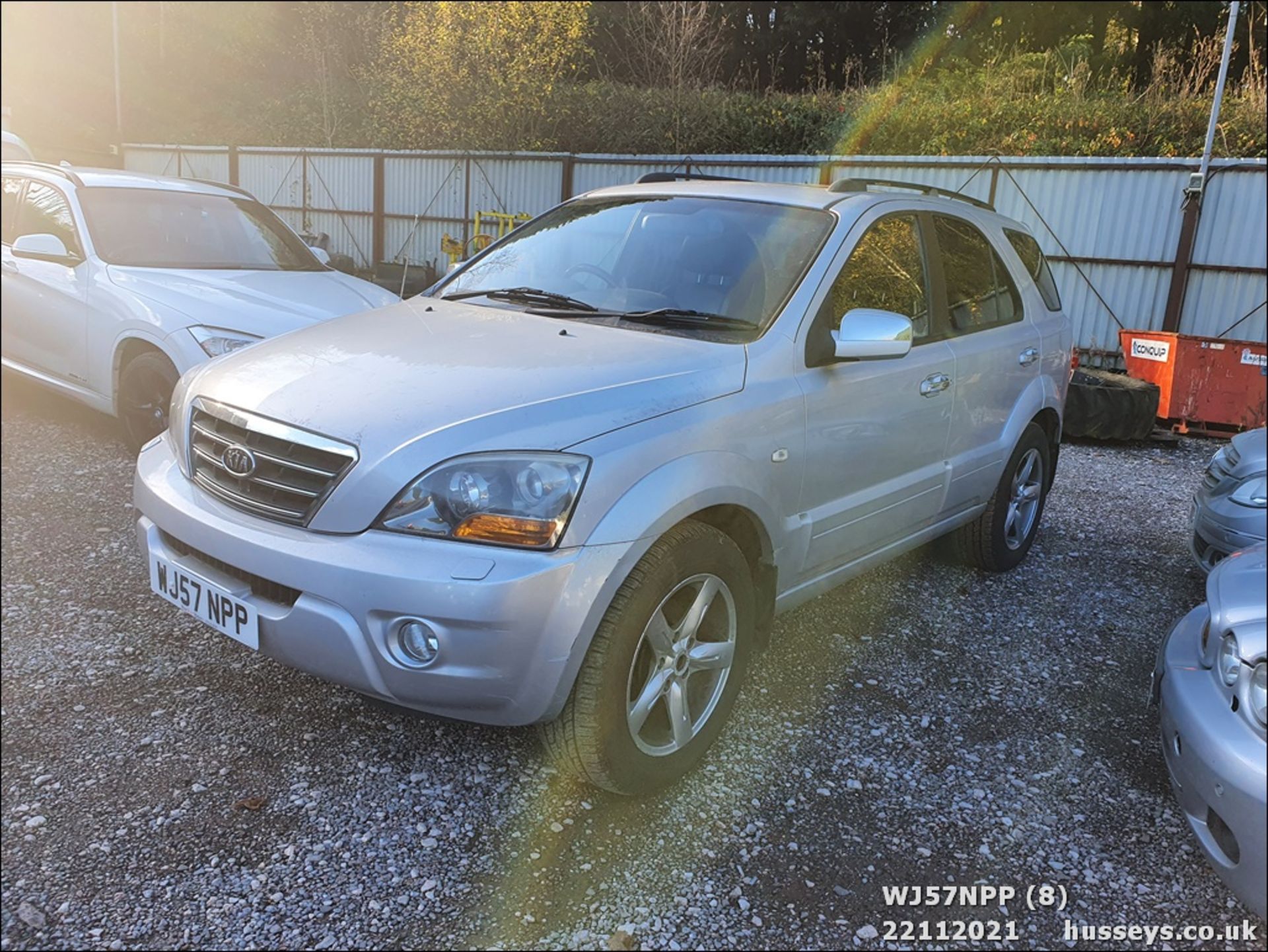 07/57 KIA SORENTO TITAN CRDI - 2497cc 5dr Estate (Silver, 107k) - Image 8 of 26