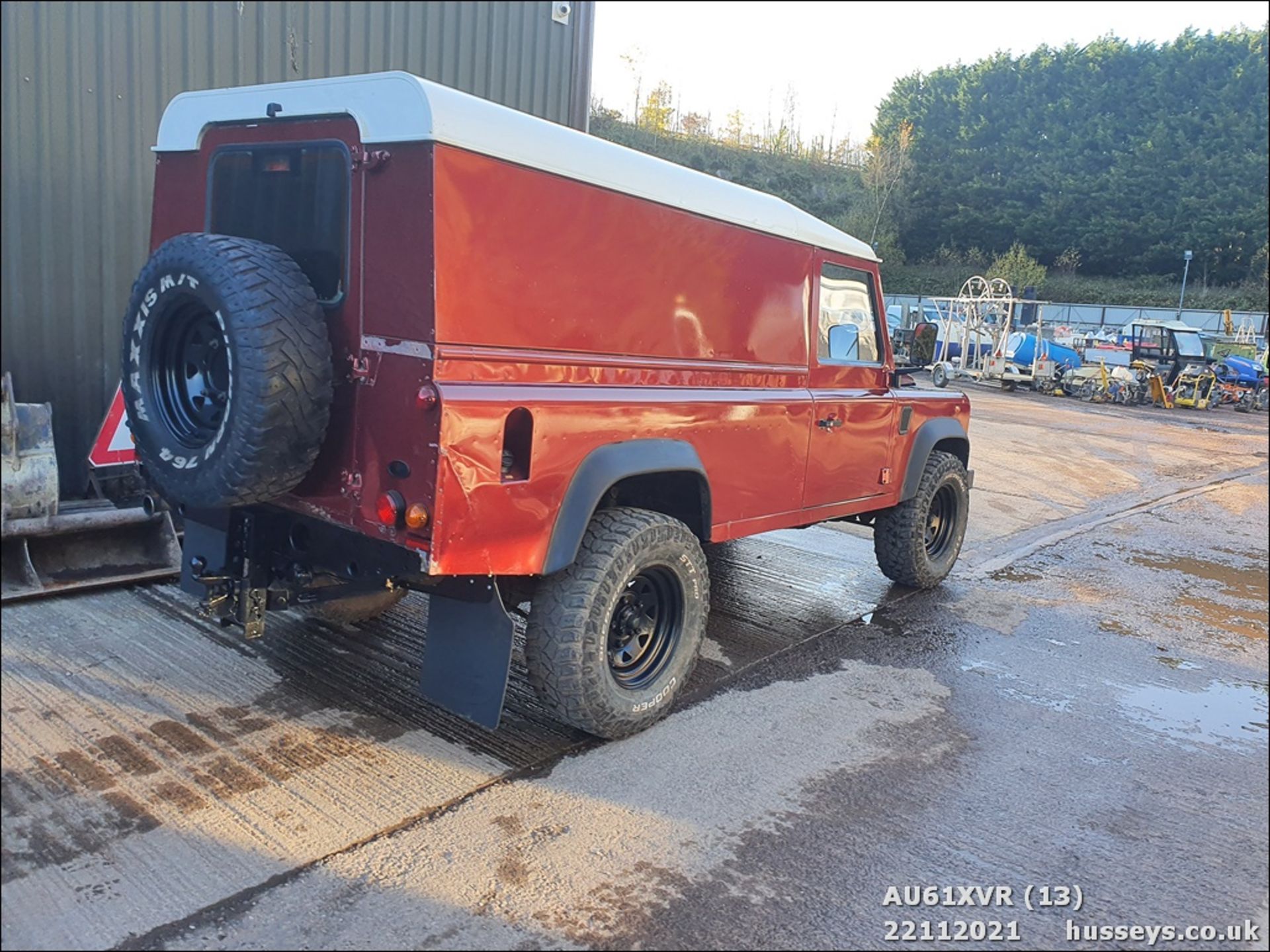 11/61 LAND ROVER DEFENDER 110 HARD TOP TD - 2402cc 3dr 4x4 (Red, 136k) - Image 13 of 30