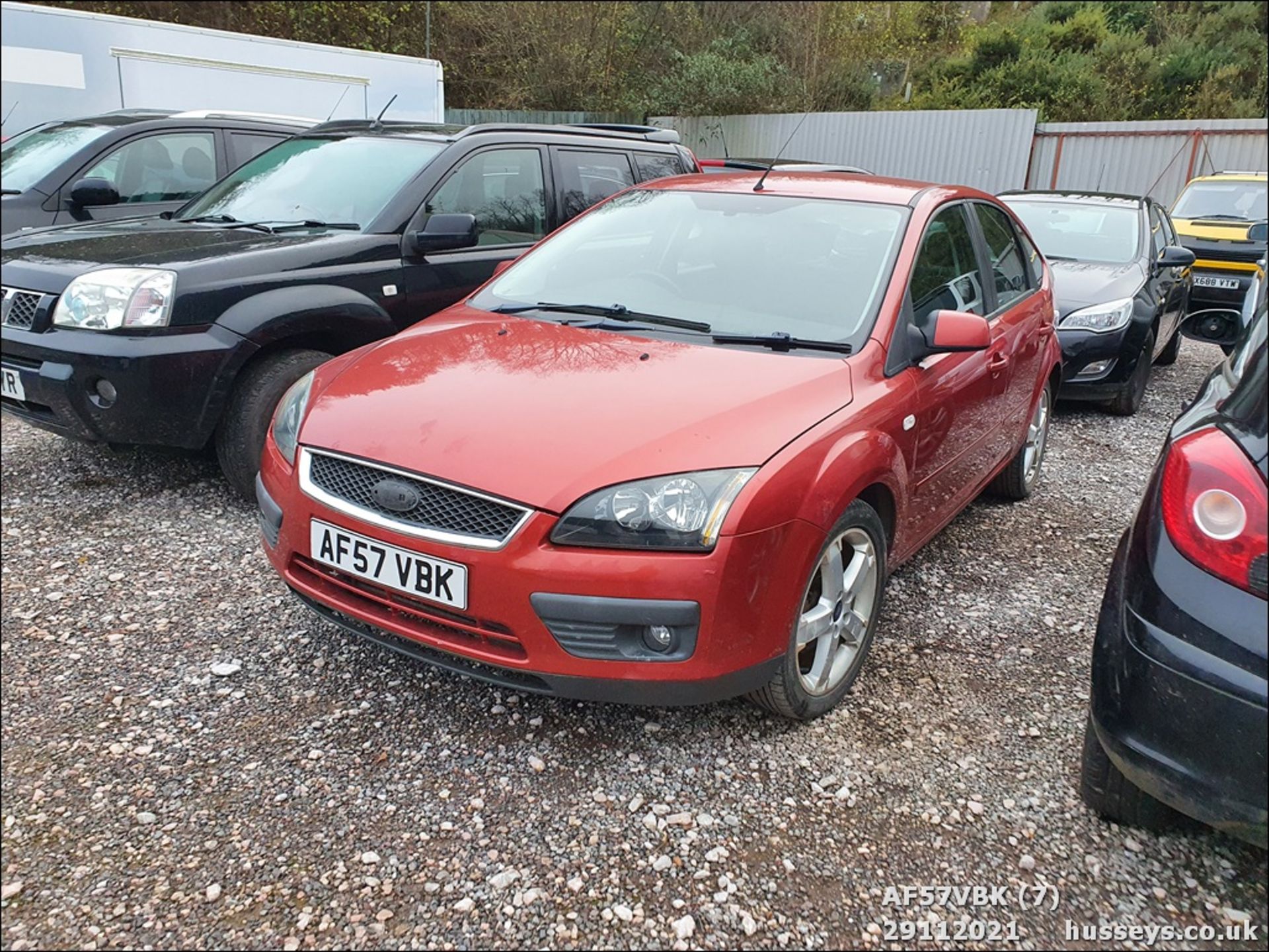 07/57 FORD FOCUS ZETEC CLIMATE TDCI - 1560cc 5dr Hatchback (Red, 143k) - Image 7 of 20