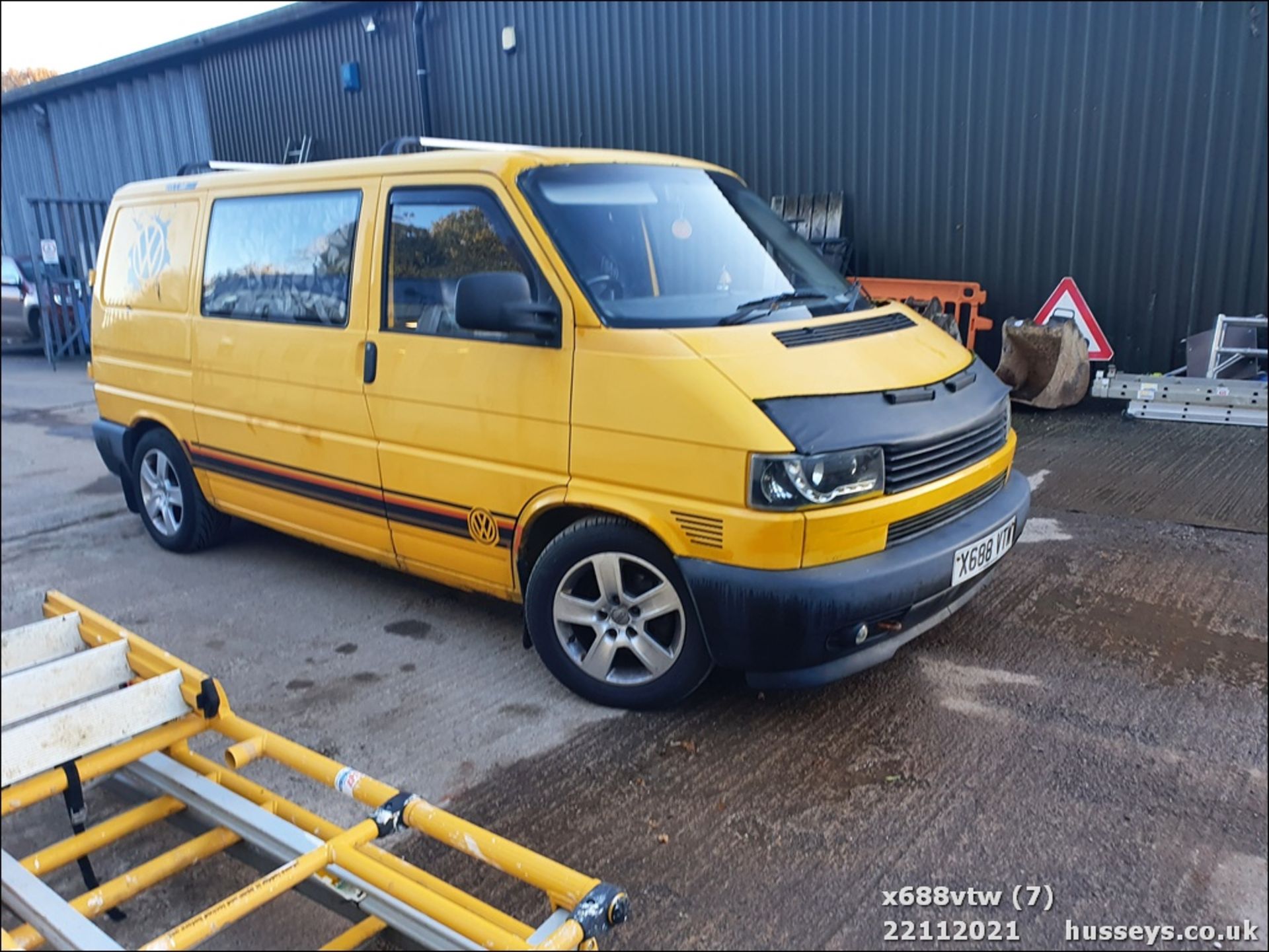 2000 VOLKSWAGEN TRANSPORTER TDI SWB - 2461cc 5dr Van (Yellow, 255k) - Image 8 of 28