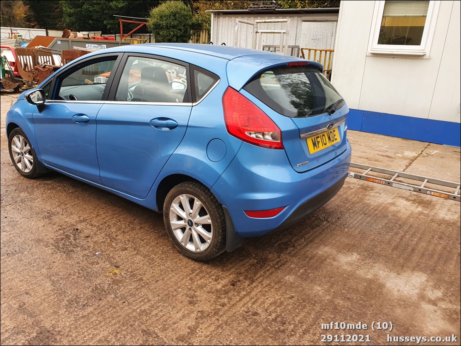 10/10 FORD FIESTA ZETEC - 1242cc 5dr Hatchback (Blue) - Image 10 of 25