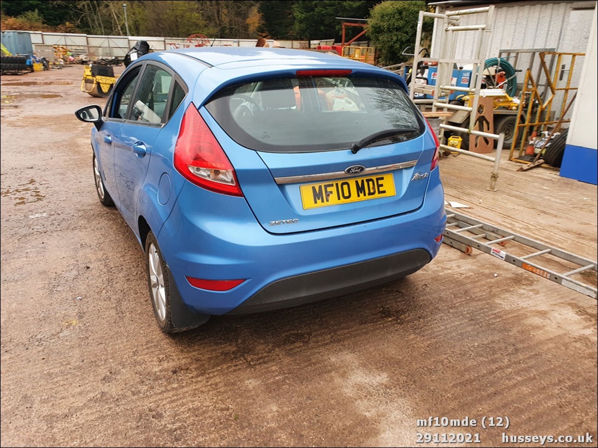 10/10 FORD FIESTA ZETEC - 1242cc 5dr Hatchback (Blue) - Image 12 of 25