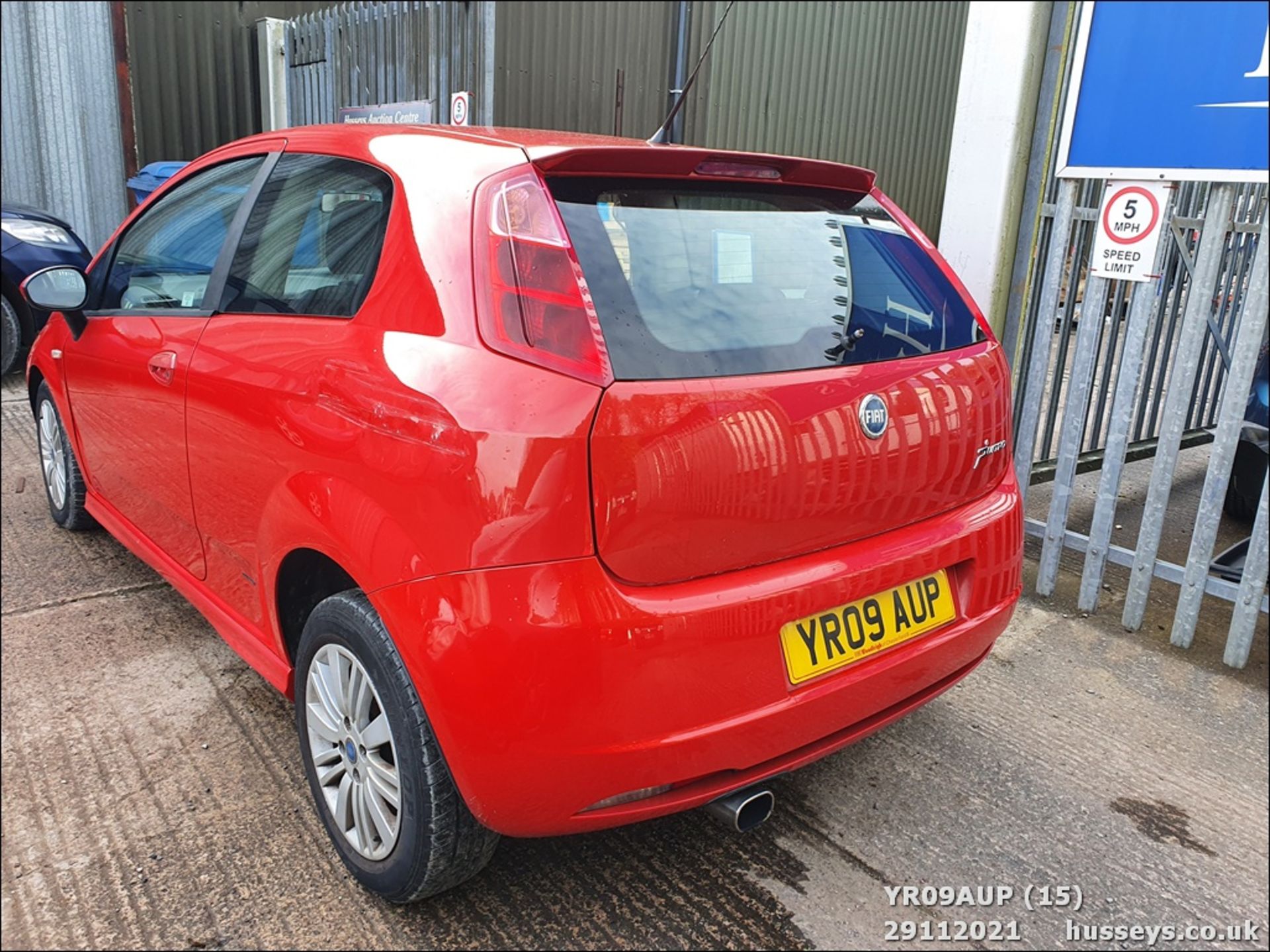 09/09 FIAT G PUNTO SPORTING MULTIJET - 1910cc 3dr Hatchback (Red, 105k) - Image 15 of 20