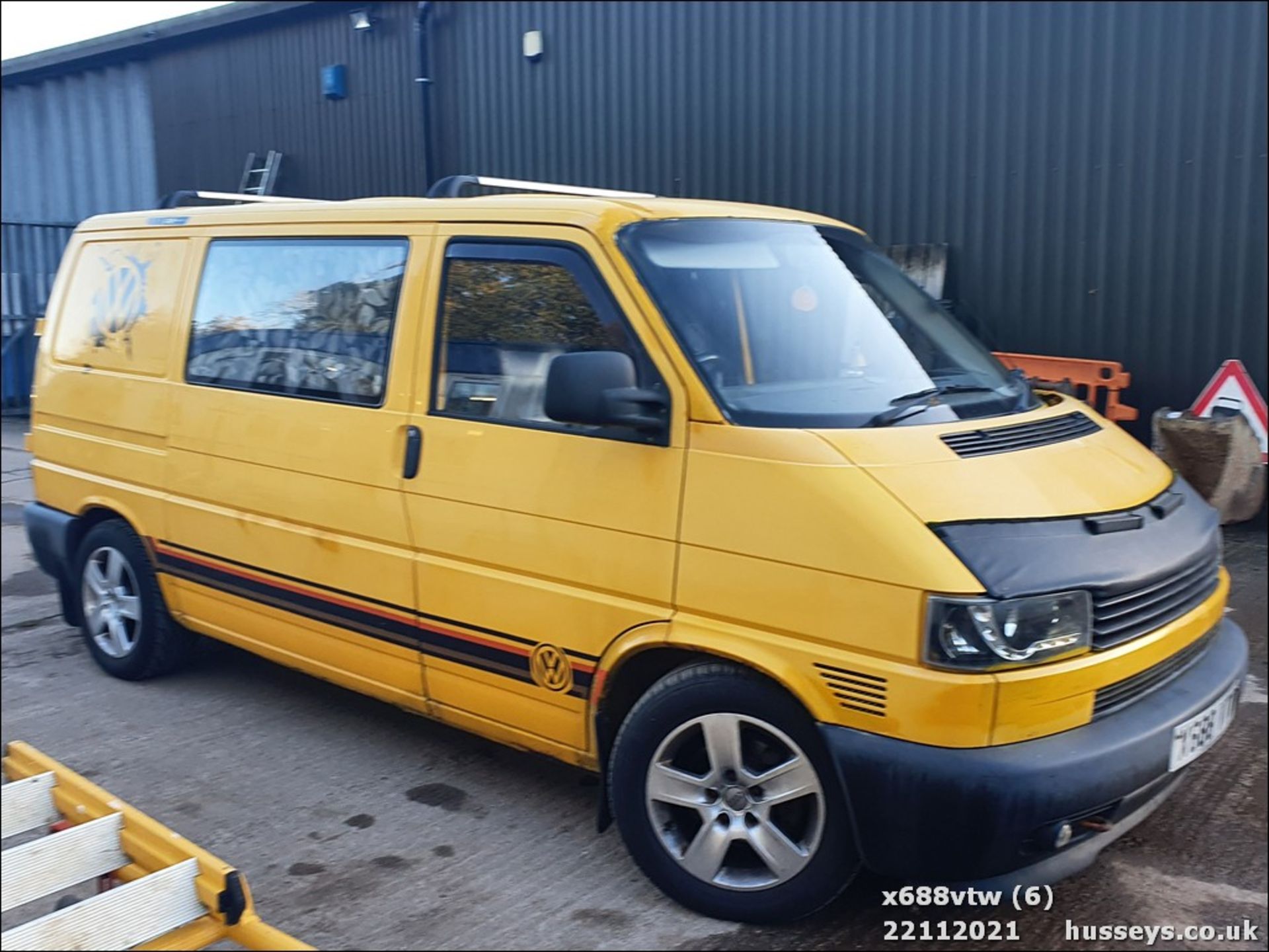 2000 VOLKSWAGEN TRANSPORTER TDI SWB - 2461cc 5dr Van (Yellow, 255k) - Image 7 of 28