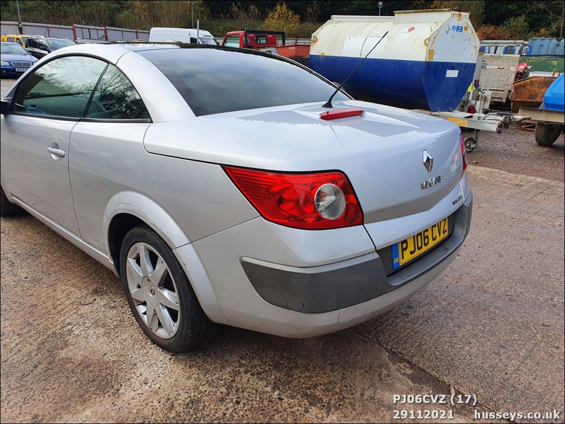 06/06 RENAULT MEGANE DYNAMIQUE - 1598cc 2dr Convertible (Silver, 73k) - Image 17 of 28