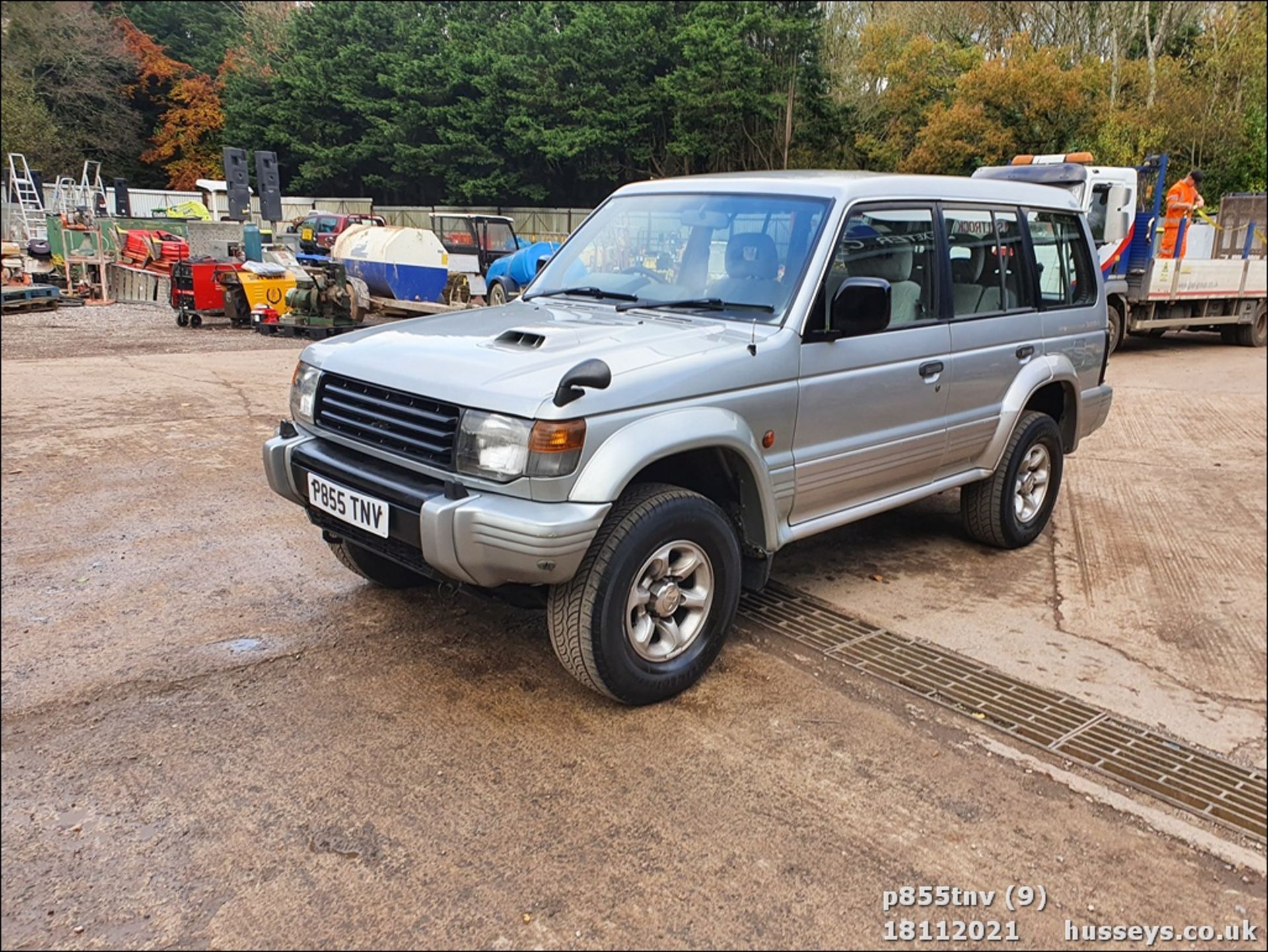 1997 MITSUBISHI SHOGUN GLS LWB - 2835cc 5dr Estate (Silver, 177k) - Image 9 of 42