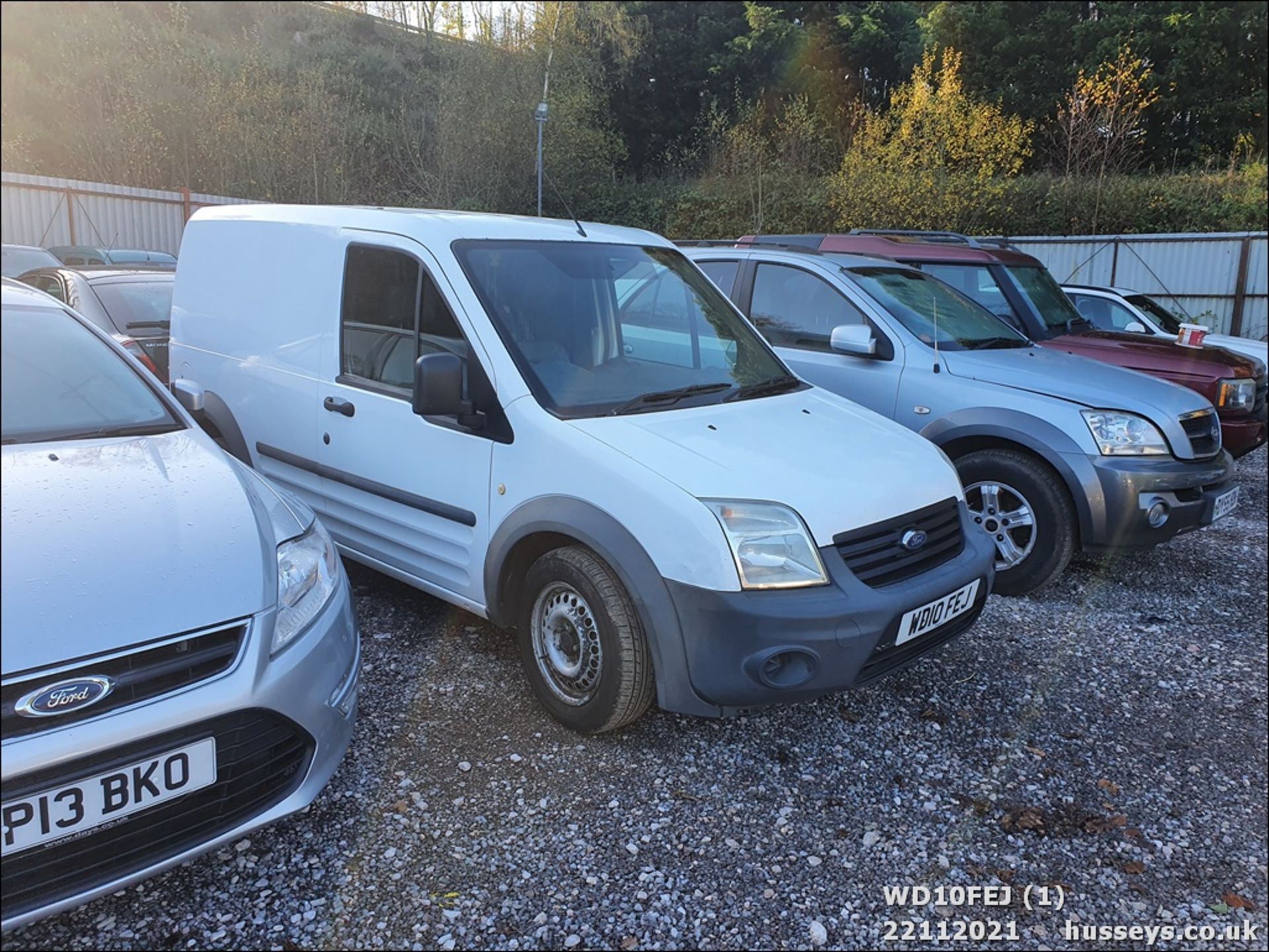 10/10 FORD TRANSIT CONNECT 75 T200 - 1753cc Van (White, 186k) - Image 2 of 26