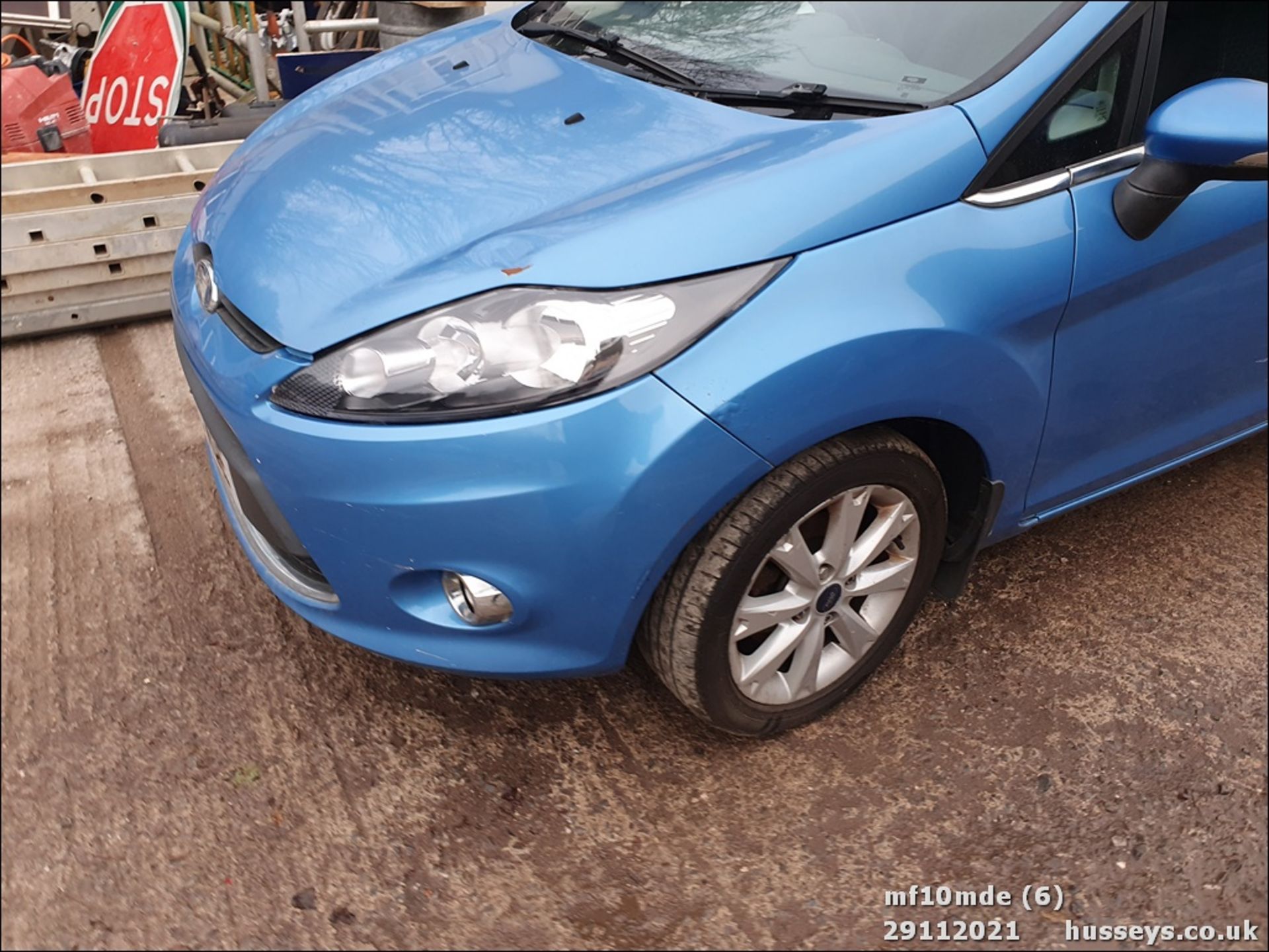 10/10 FORD FIESTA ZETEC - 1242cc 5dr Hatchback (Blue) - Image 6 of 25