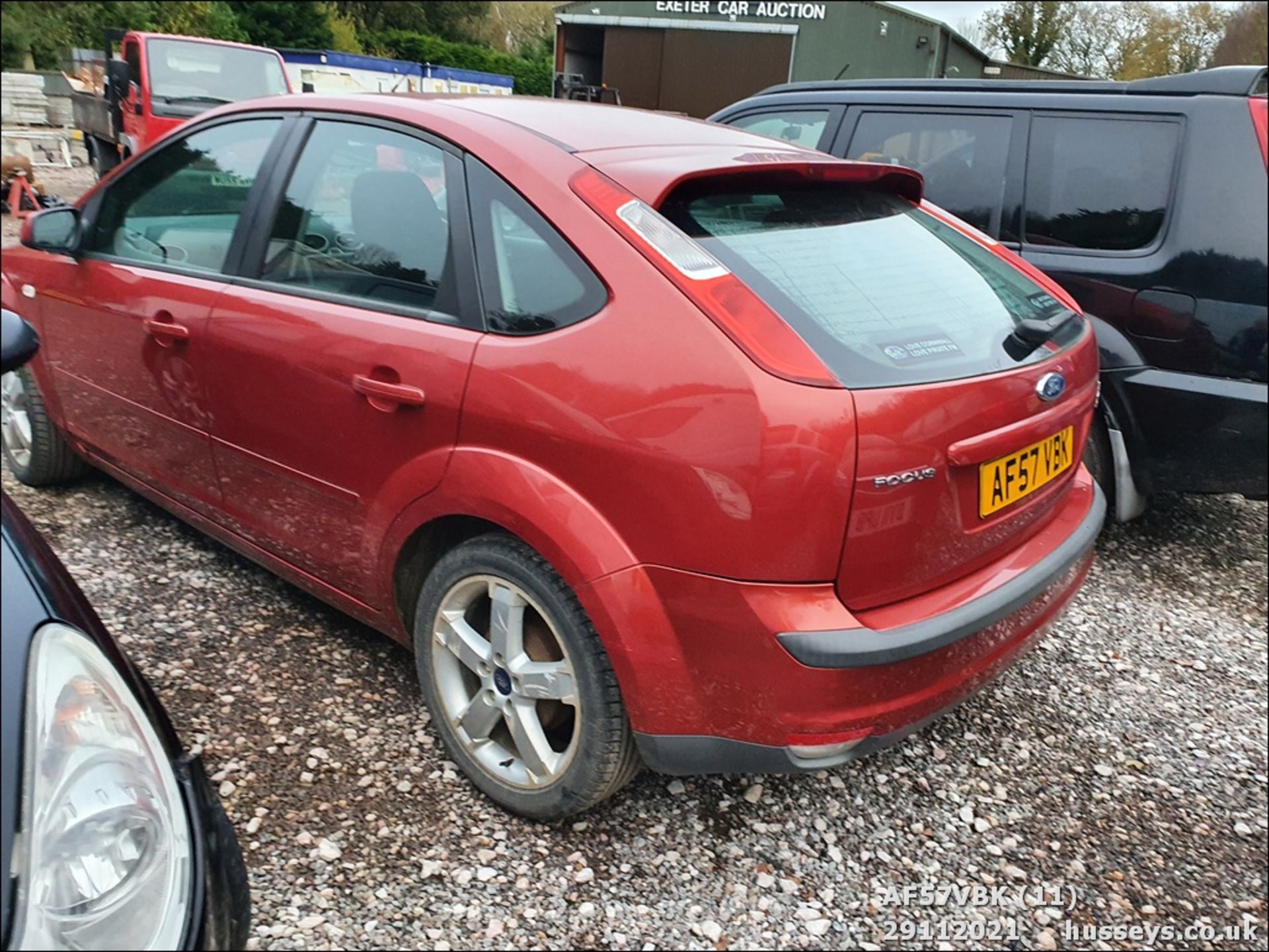 07/57 FORD FOCUS ZETEC CLIMATE TDCI - 1560cc 5dr Hatchback (Red, 143k) - Image 11 of 20