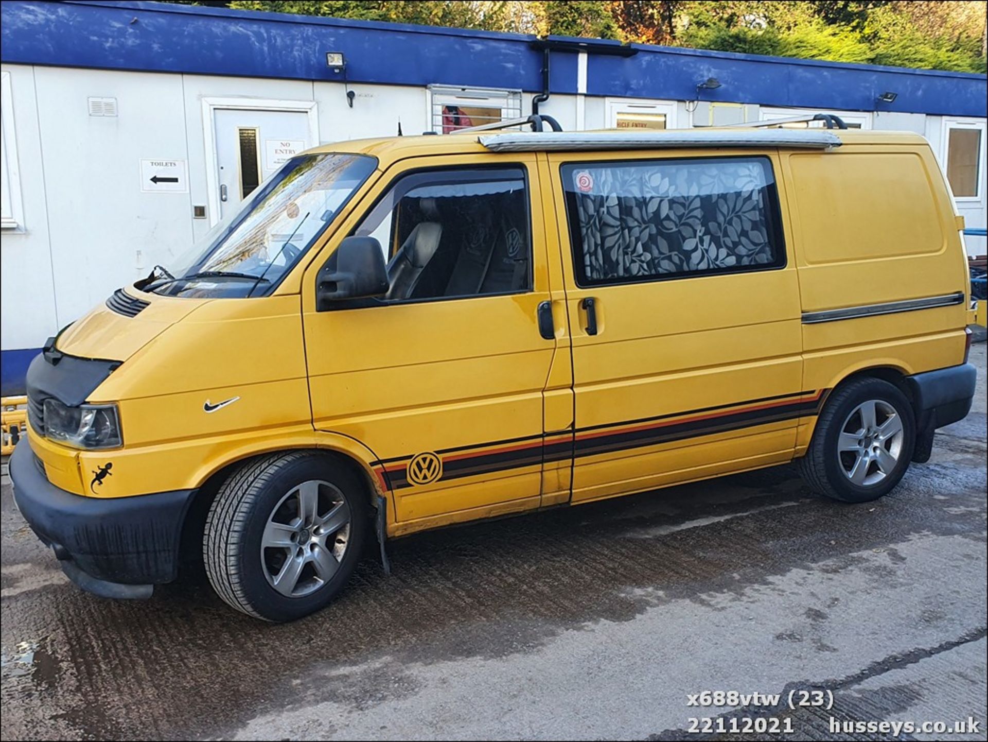 2000 VOLKSWAGEN TRANSPORTER TDI SWB - 2461cc 5dr Van (Yellow, 255k)