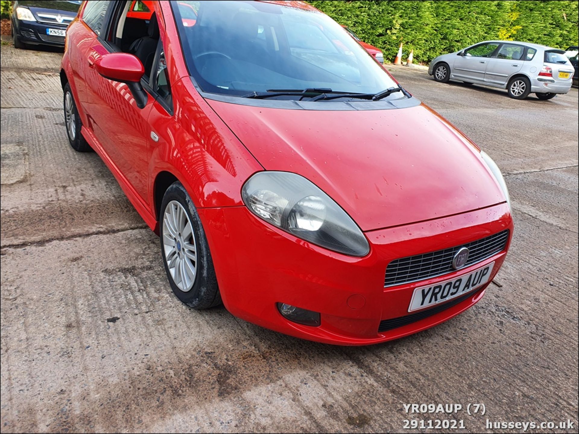 09/09 FIAT G PUNTO SPORTING MULTIJET - 1910cc 3dr Hatchback (Red, 105k) - Image 7 of 20