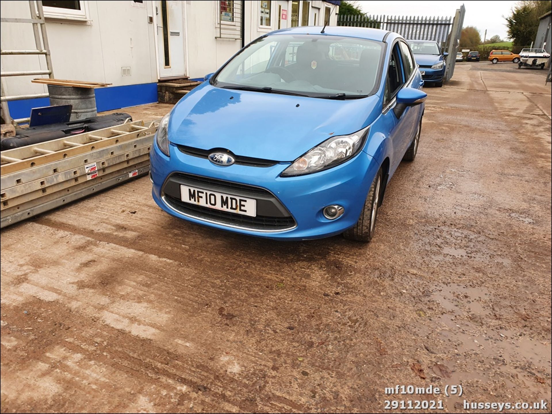 10/10 FORD FIESTA ZETEC - 1242cc 5dr Hatchback (Blue) - Image 5 of 25