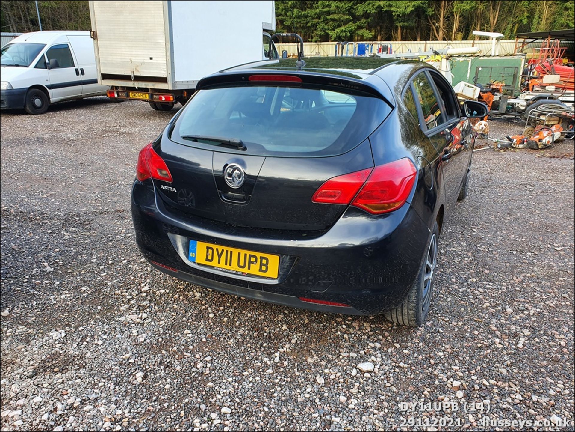 11/11 VAUXHALL ASTRA EXCLUSIV 98 - 1398cc 5dr Hatchback (Black, 108k) - Image 13 of 29