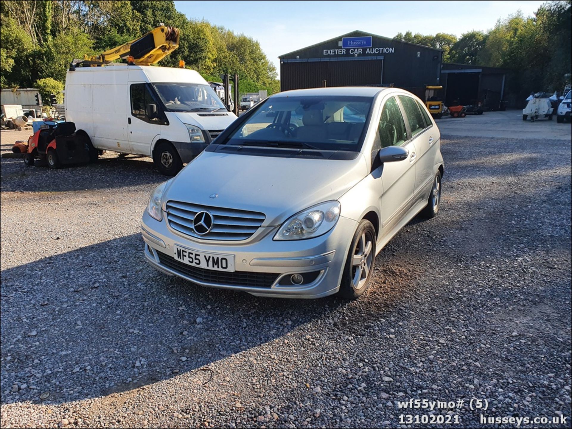 05/55 MERCEDES B200 CDI SE CVT - 1992cc 5dr MPV (Silver) - Image 5 of 17