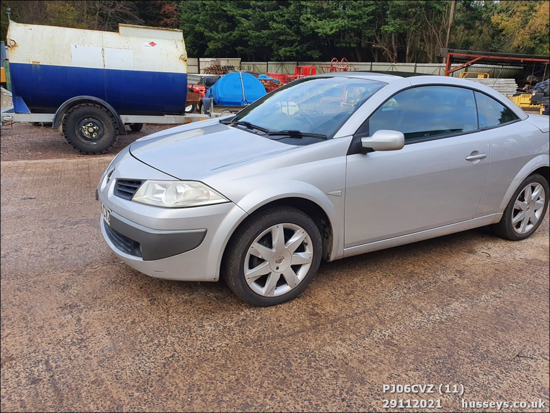 06/06 RENAULT MEGANE DYNAMIQUE - 1598cc 2dr Convertible (Silver, 73k) - Image 12 of 28