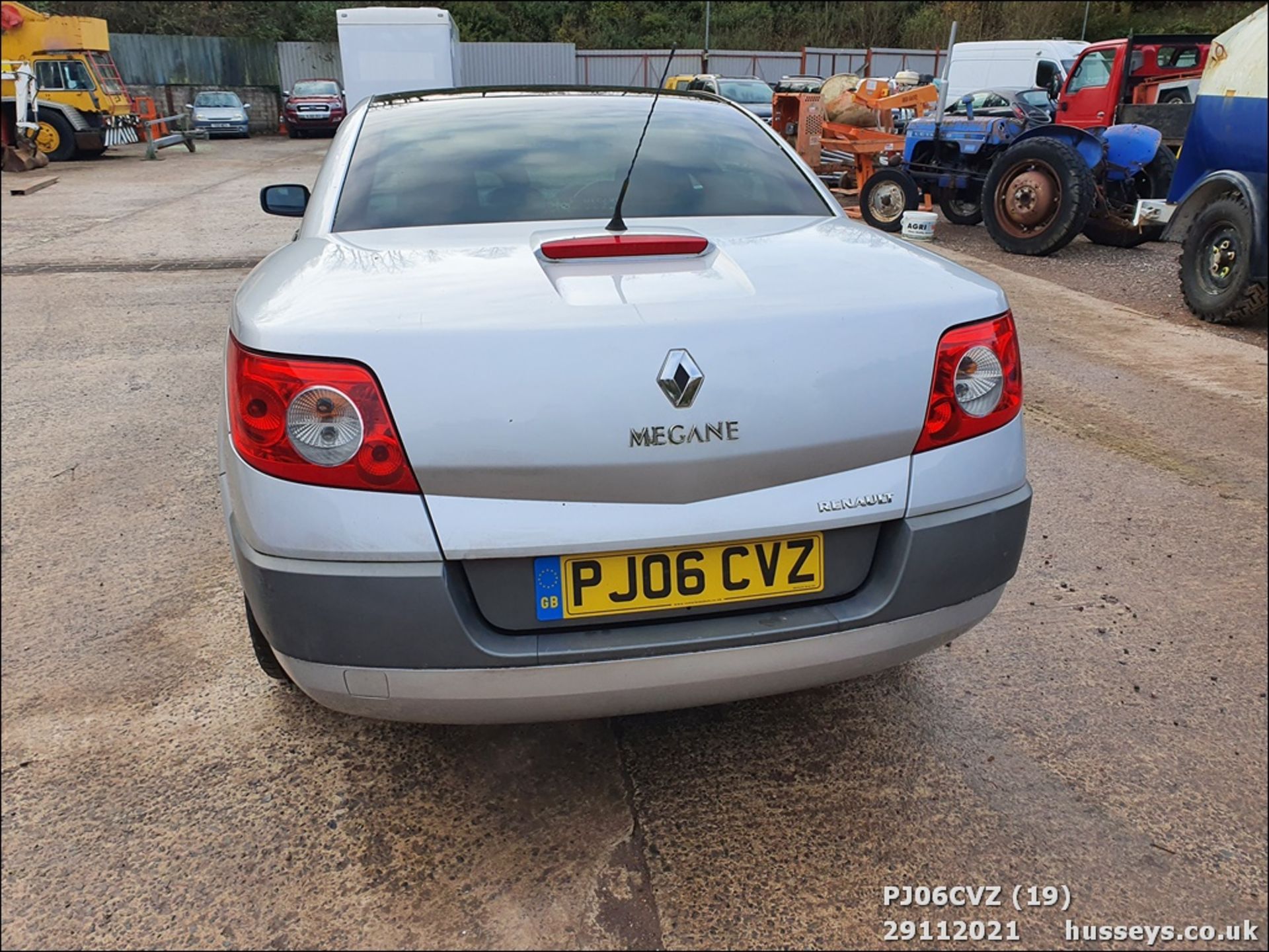 06/06 RENAULT MEGANE DYNAMIQUE - 1598cc 2dr Convertible (Silver, 73k) - Image 19 of 28