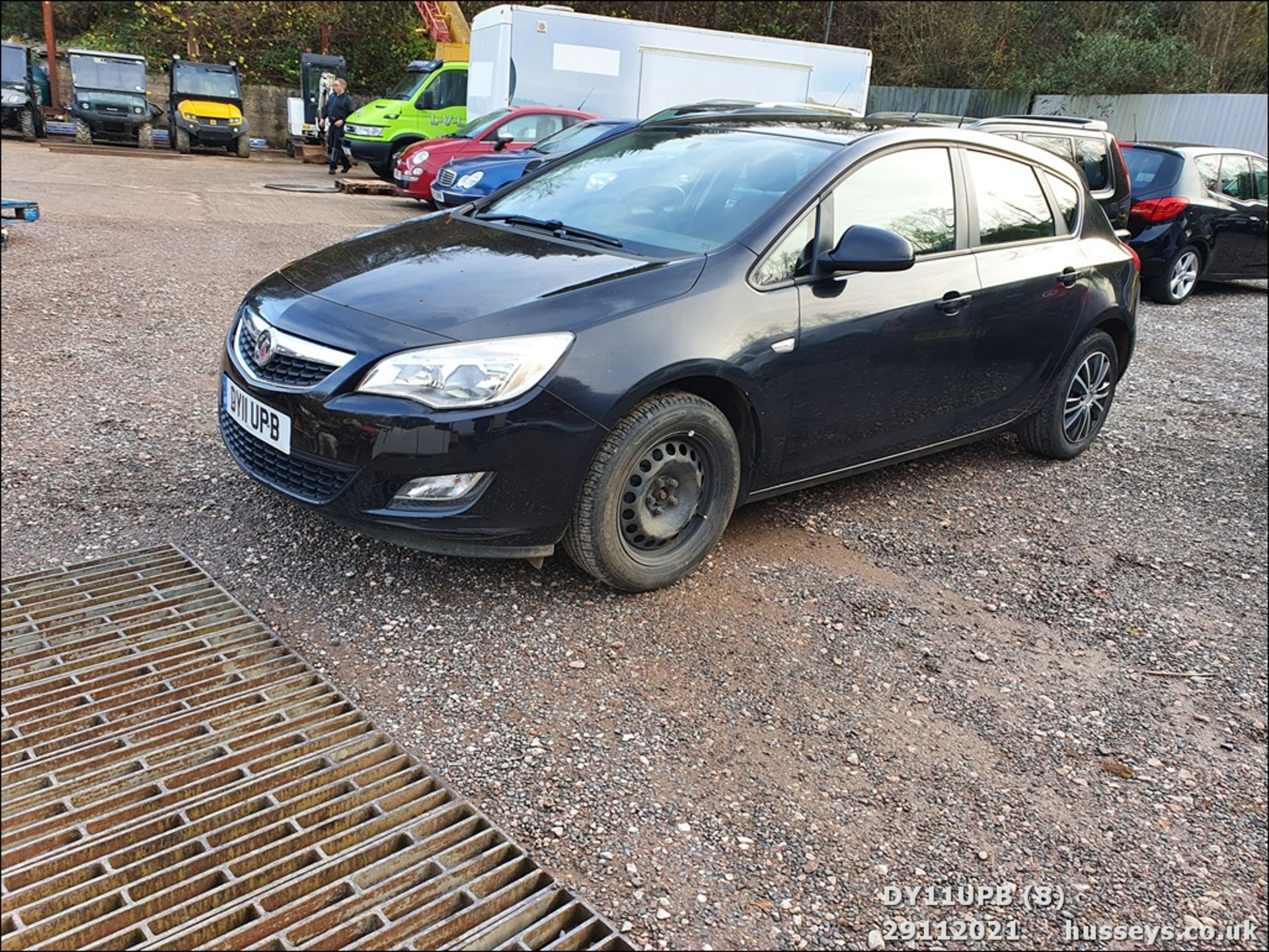 11/11 VAUXHALL ASTRA EXCLUSIV 98 - 1398cc 5dr Hatchback (Black, 108k) - Image 8 of 29