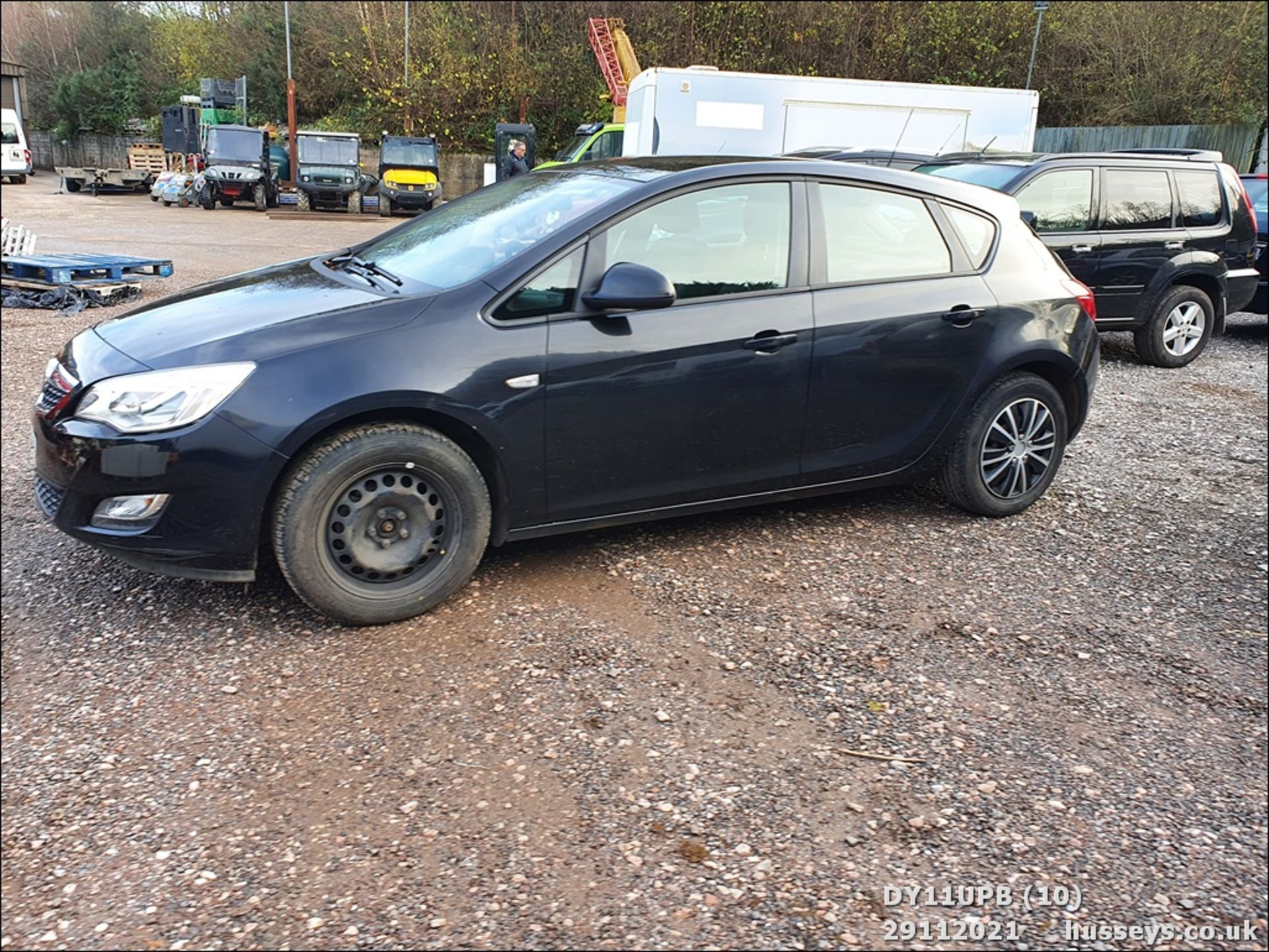 11/11 VAUXHALL ASTRA EXCLUSIV 98 - 1398cc 5dr Hatchback (Black, 108k) - Image 9 of 29