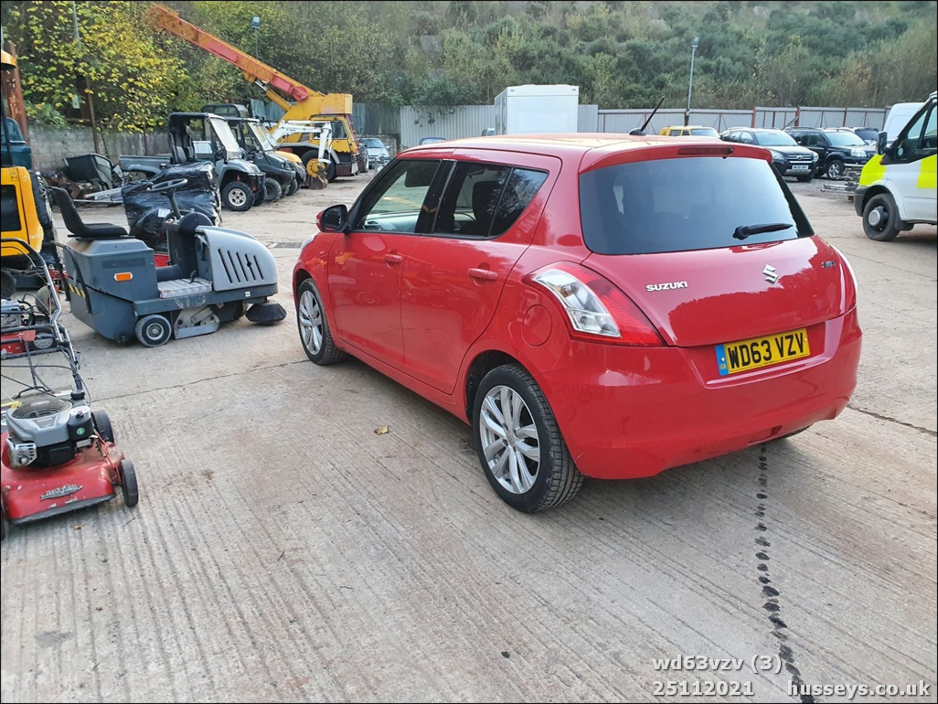 14/63 SUZUKI SWIFT SZ4 DDIS - 1248cc 5dr Hatchback (Red, 119k) - Image 3 of 26