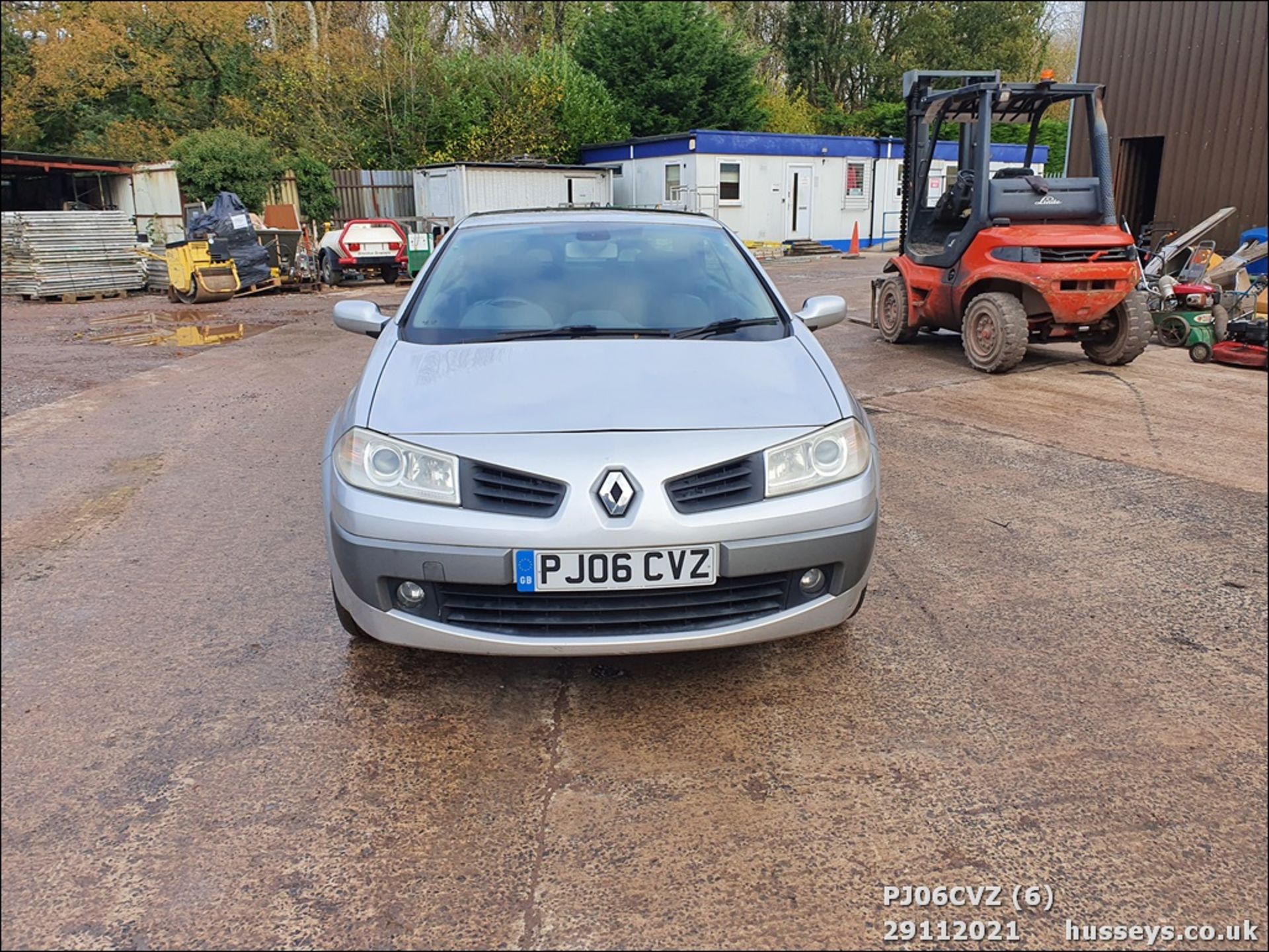 06/06 RENAULT MEGANE DYNAMIQUE - 1598cc 2dr Convertible (Silver, 73k) - Image 6 of 28