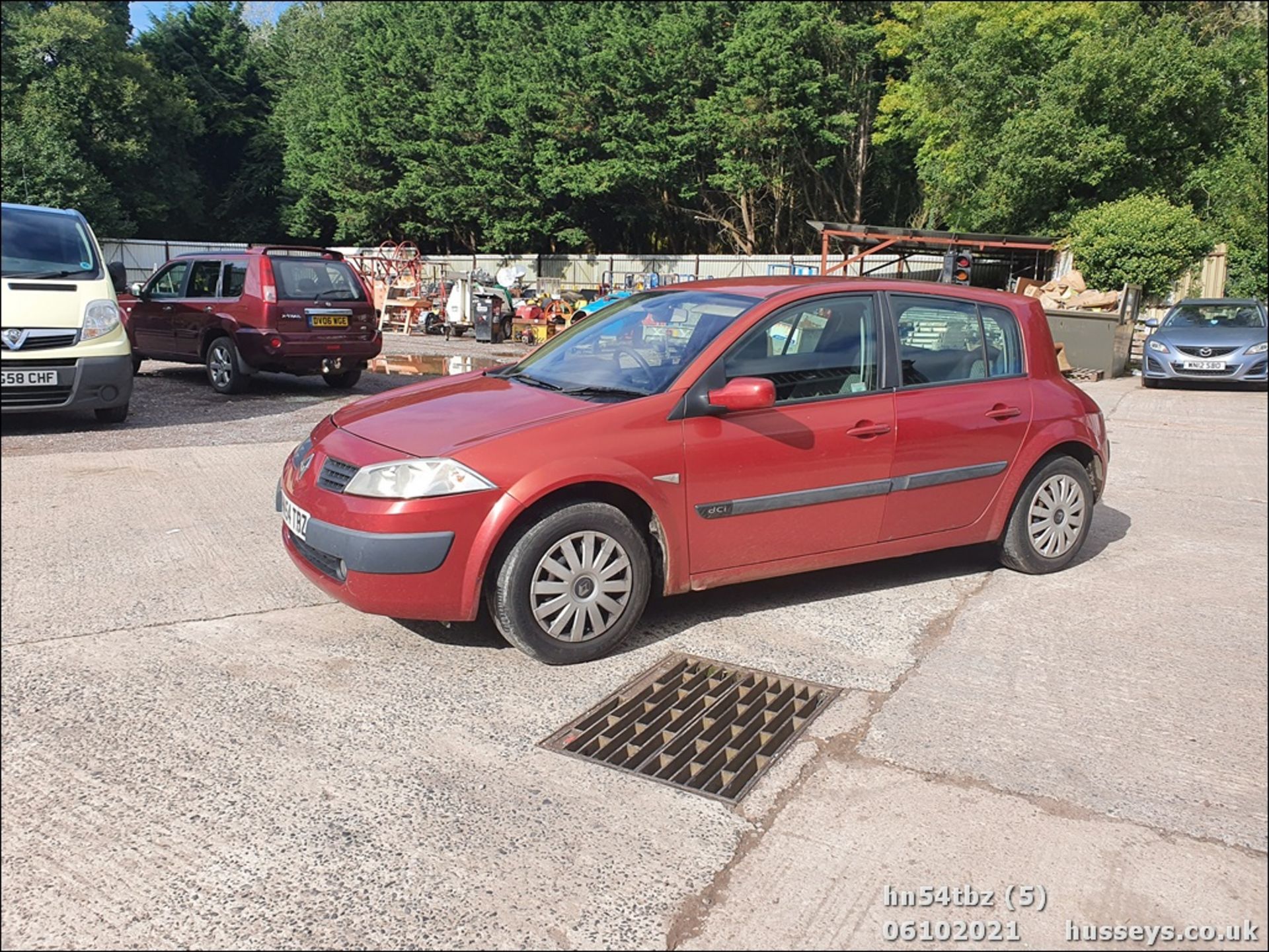 04/54 RENAULT MEGANE EXPRESSION DCI 100 - 1461cc 5dr Hatchback (Red, 130k) - Image 5 of 25