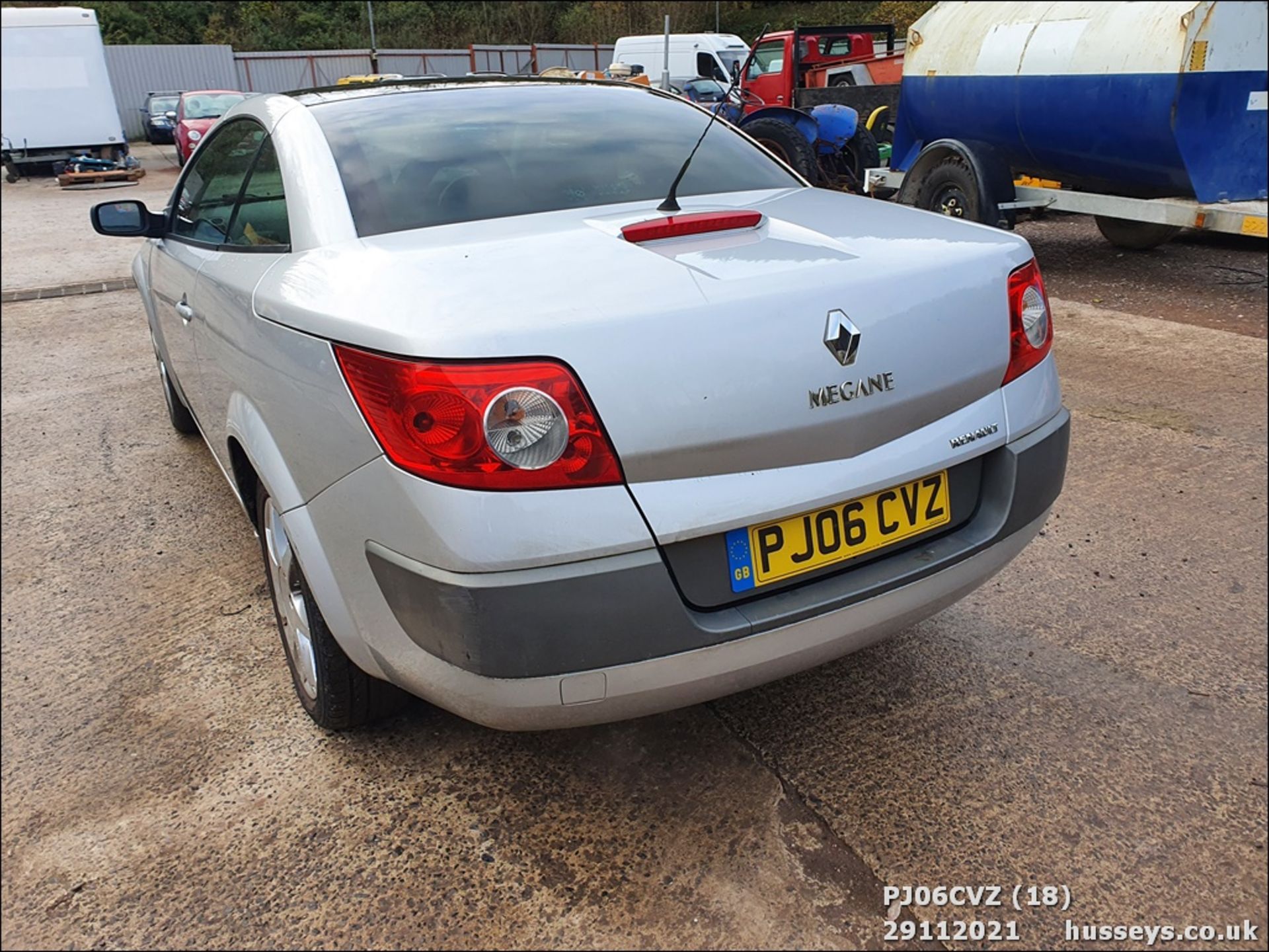 06/06 RENAULT MEGANE DYNAMIQUE - 1598cc 2dr Convertible (Silver, 73k) - Image 18 of 28